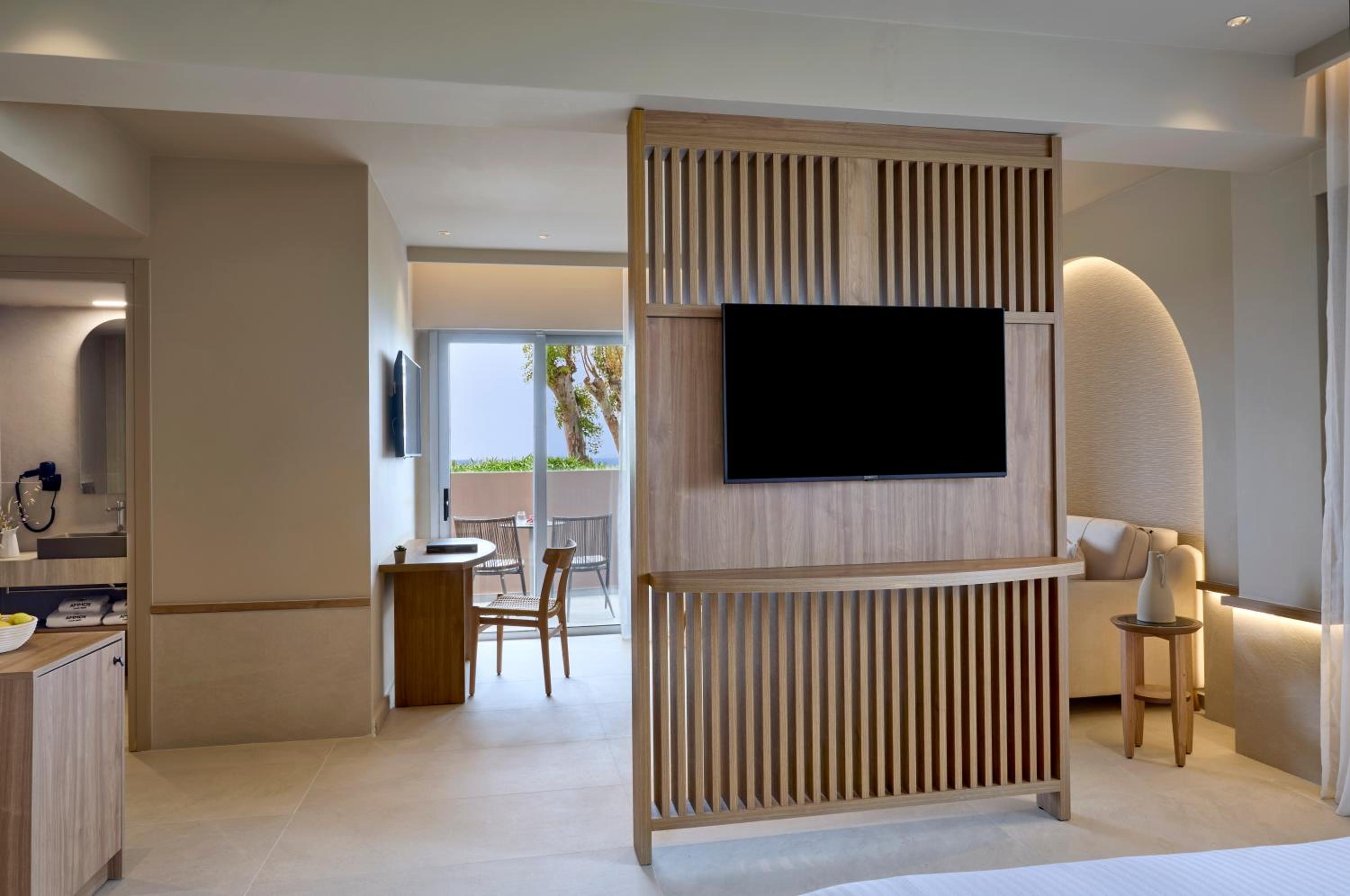 Deluxe Family Junior Suite Sea View - Photo 5