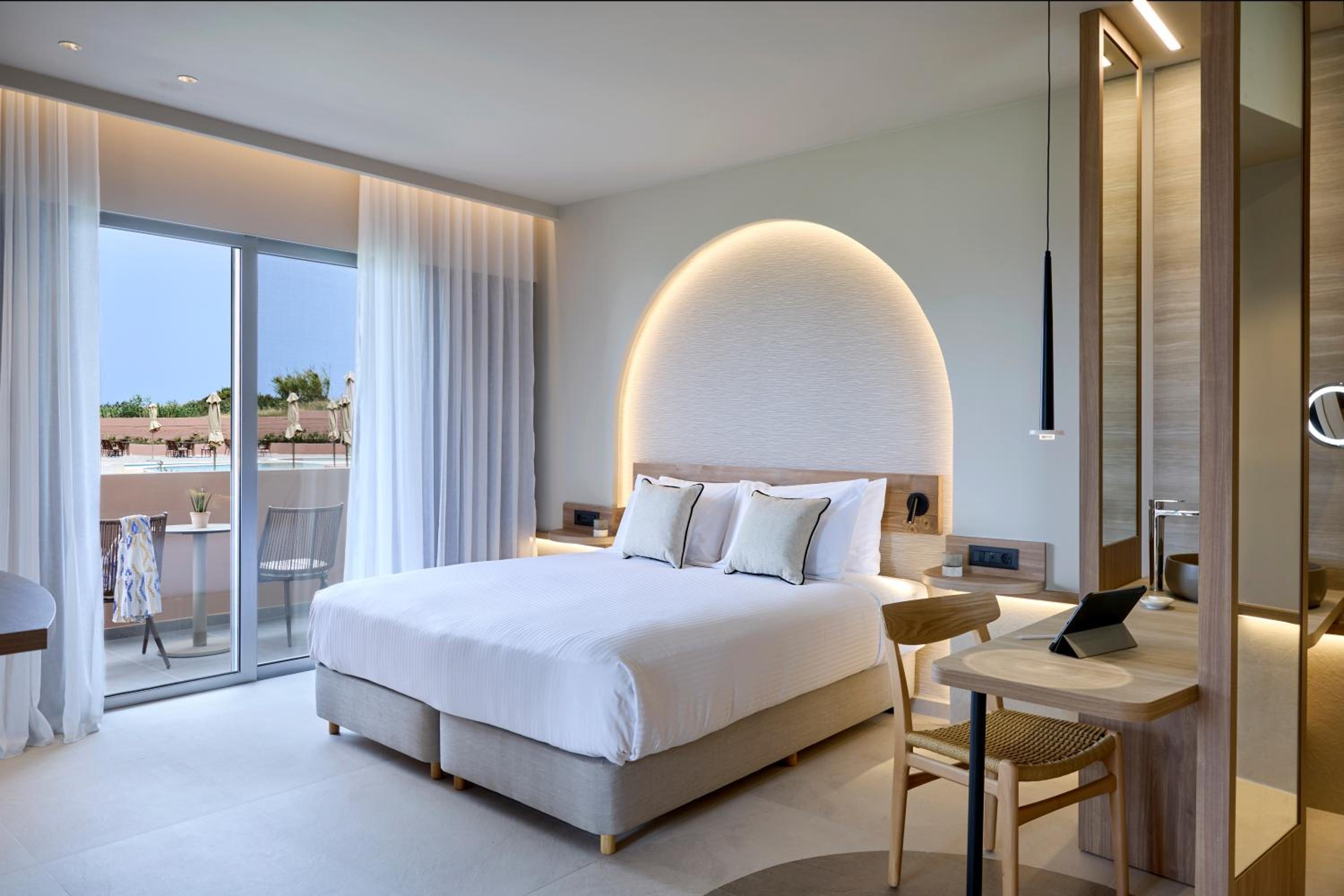 Deluxe Family Junior Suite Sea View - Photo 1