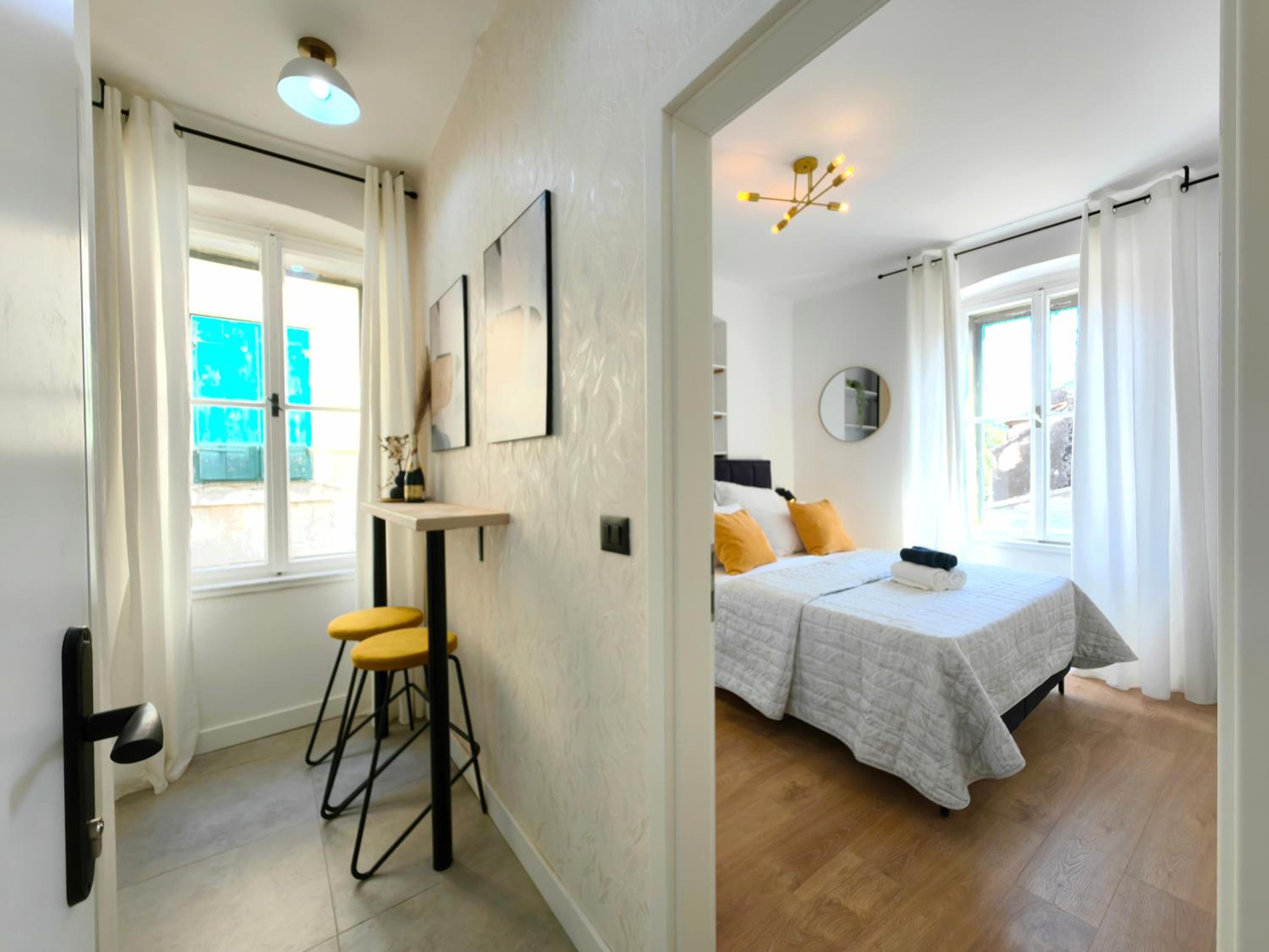 Deluxe Studio
