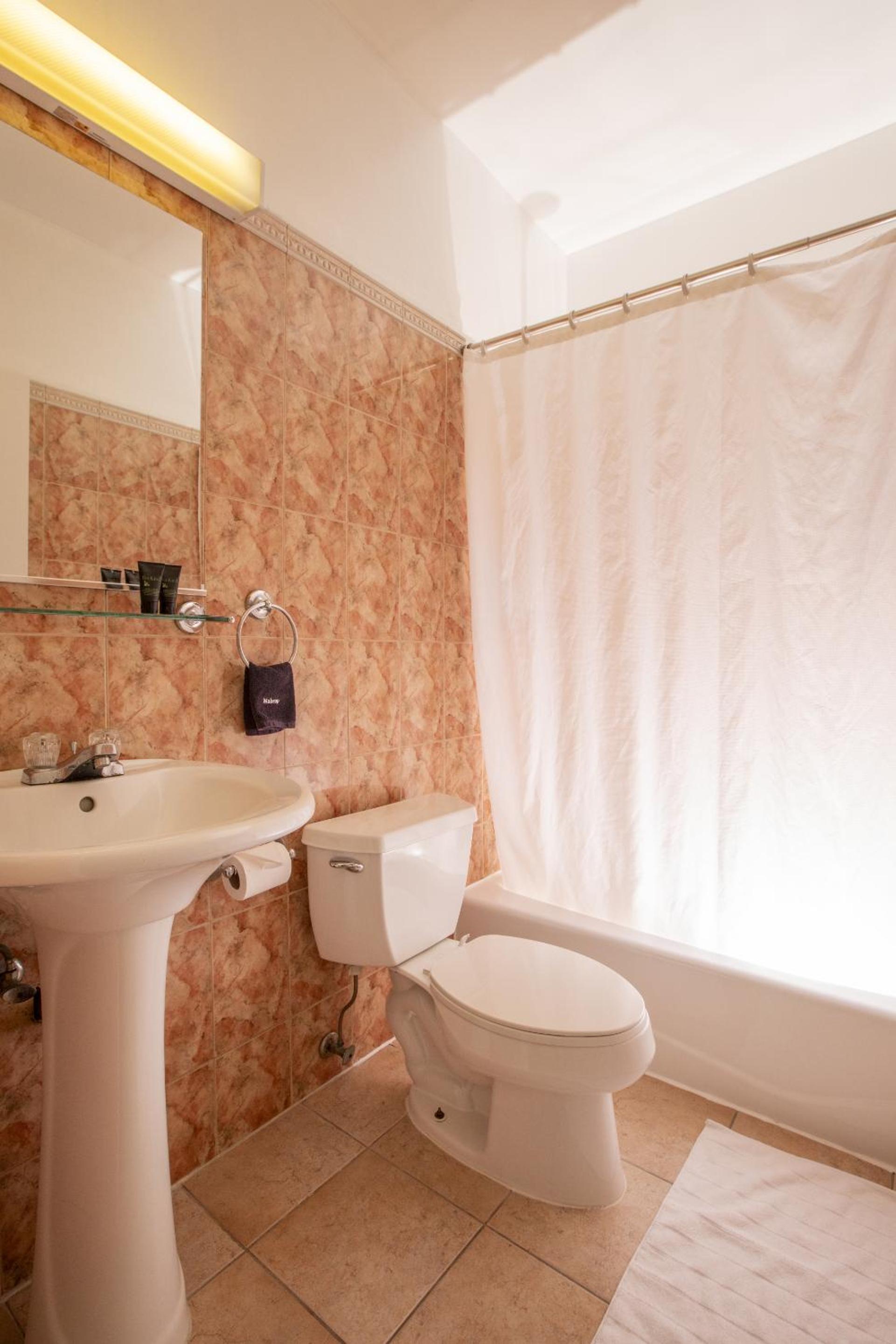Queen Room - Photo 11