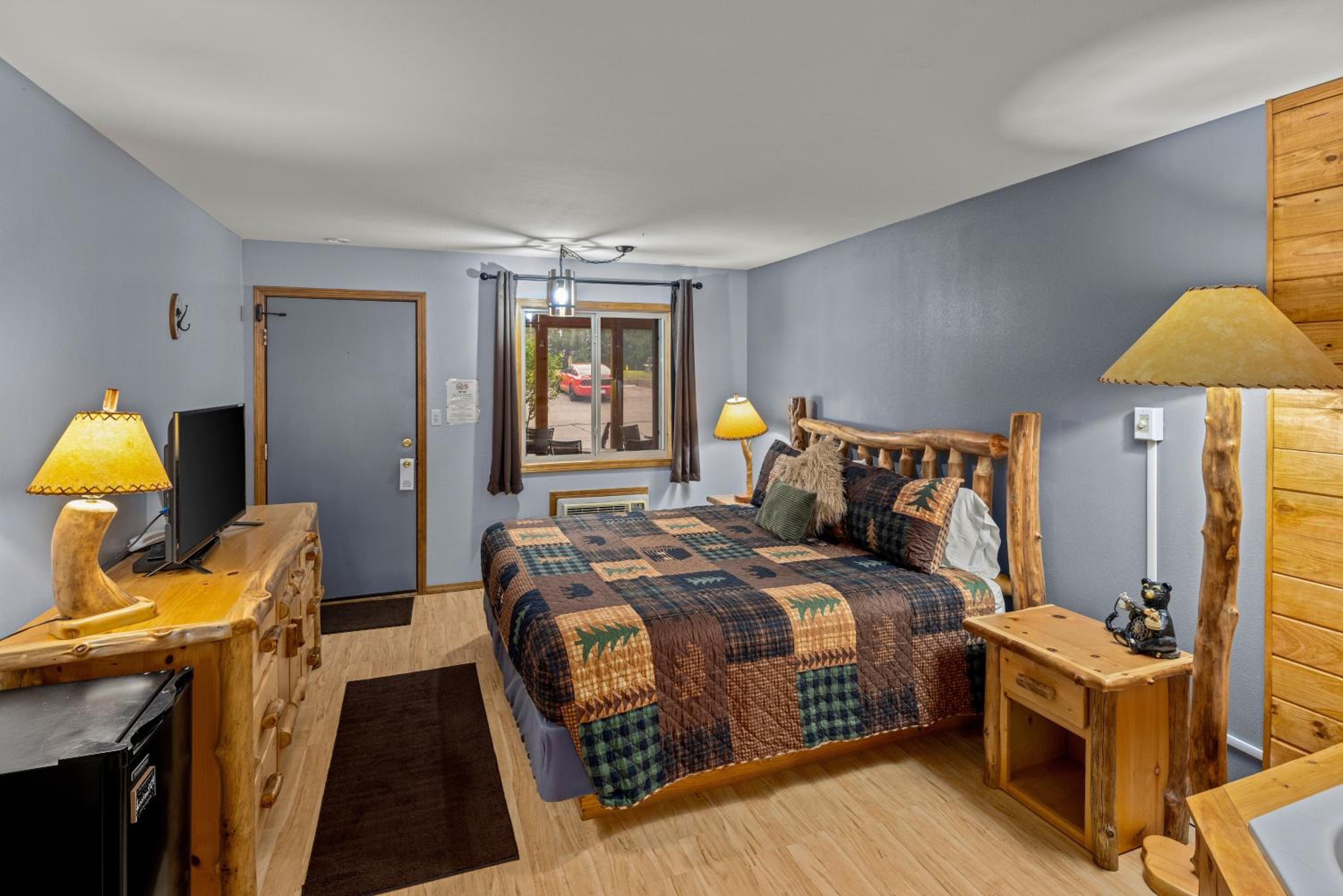 Deluxe King Room with Spa Bath photo 3