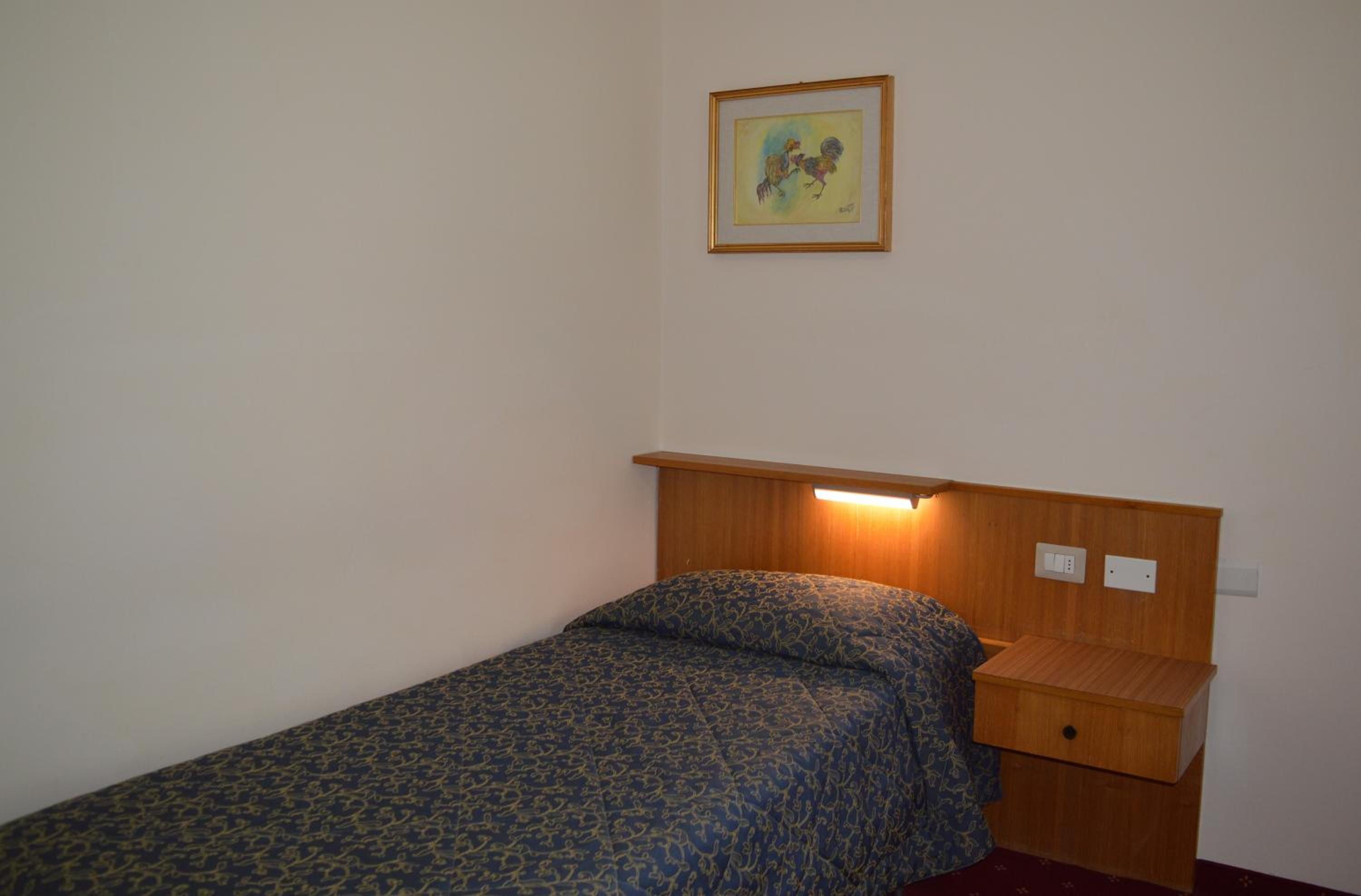 Standard Single Room photo 3
