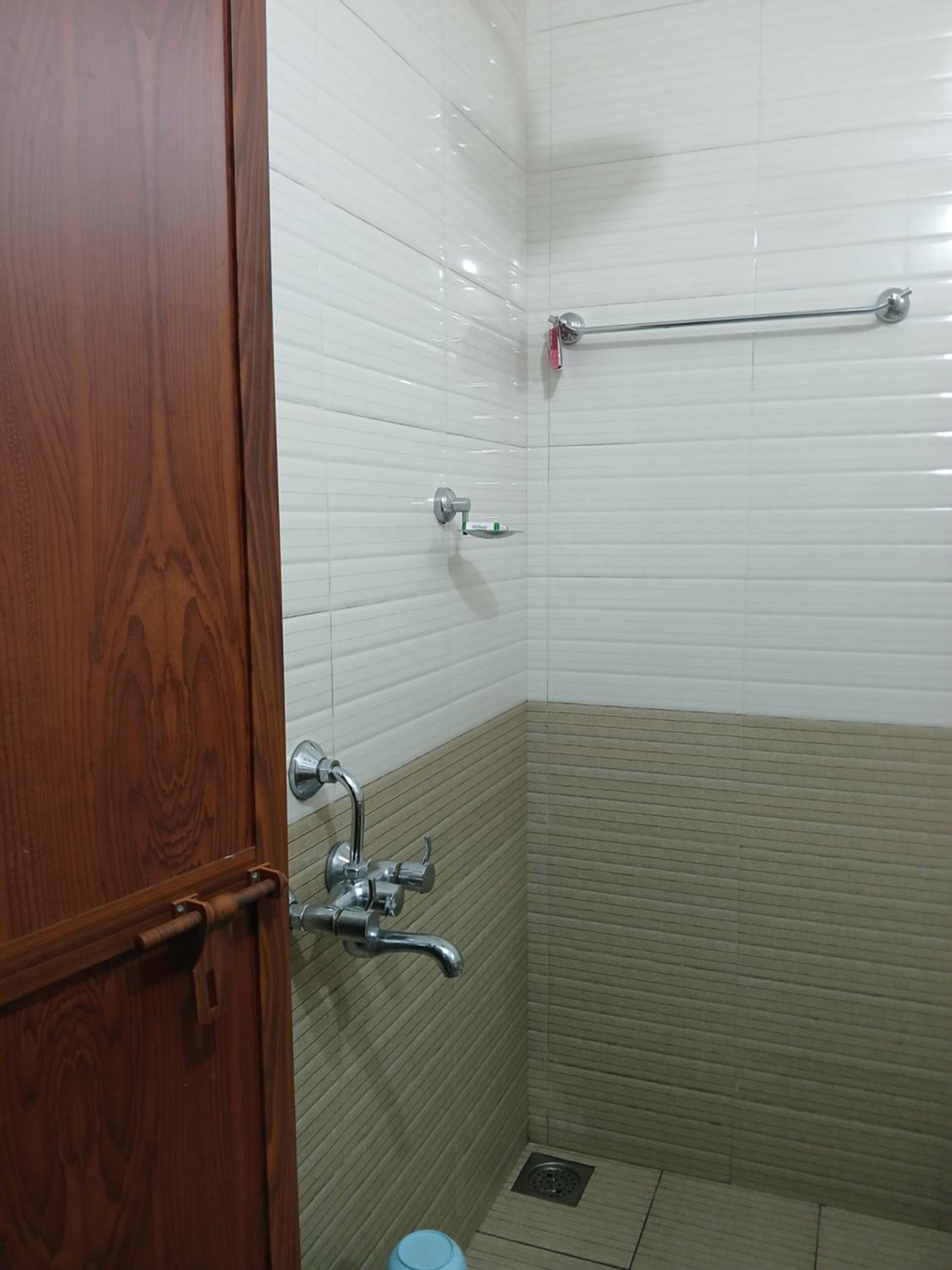 Double Room with Balcony - Photo 13
