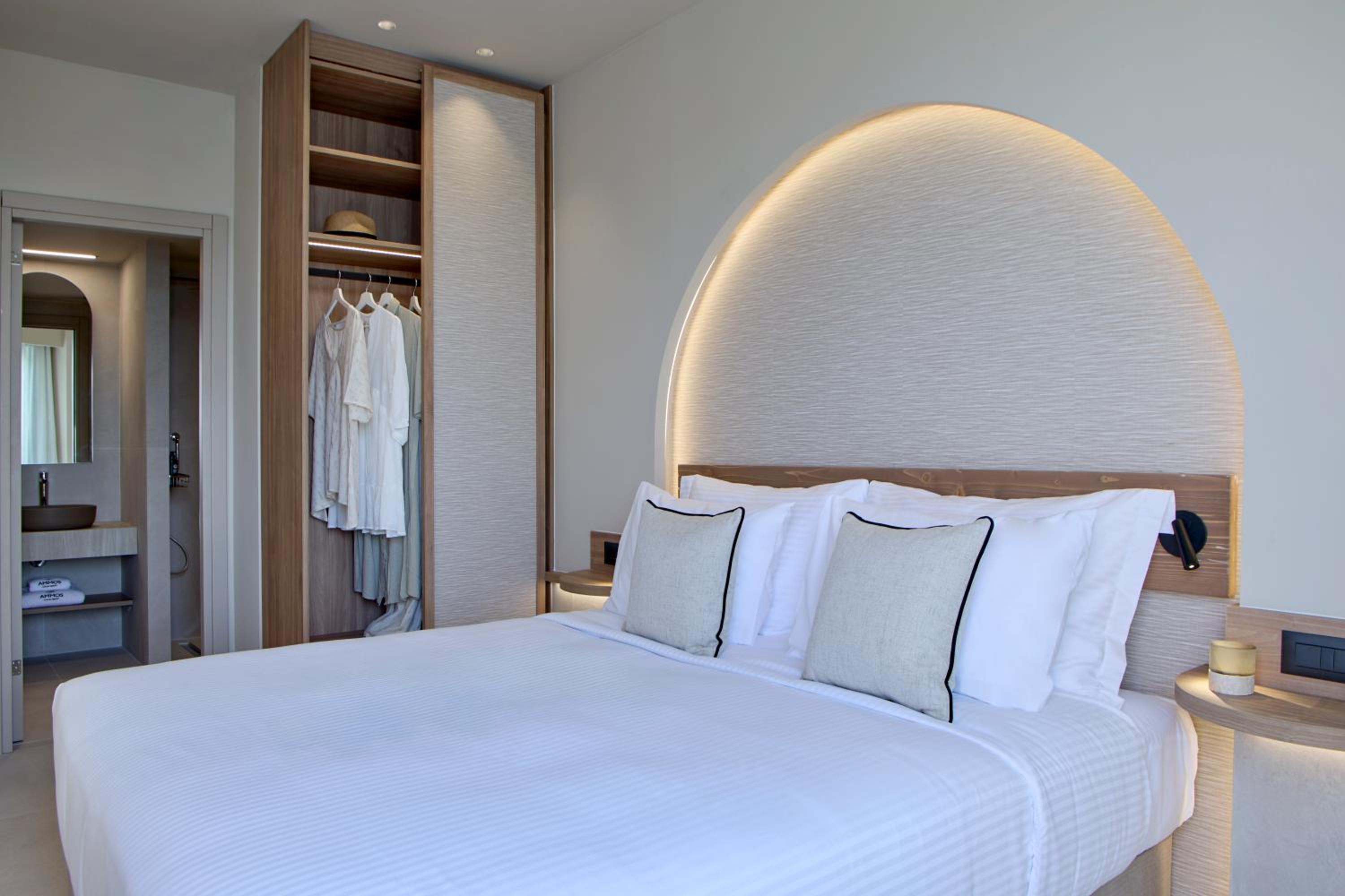 Deluxe Suite Sea View - Photo 6