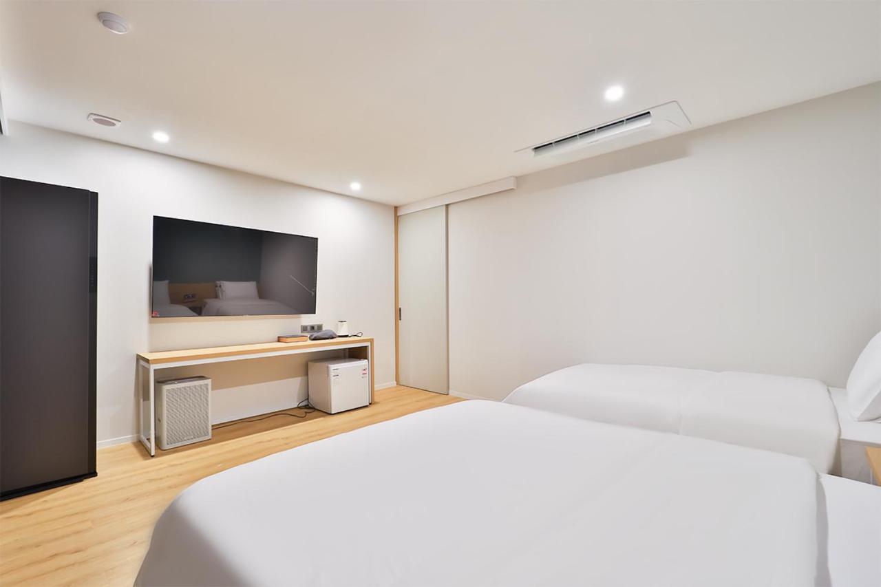 Family Twin Room - Photo 4