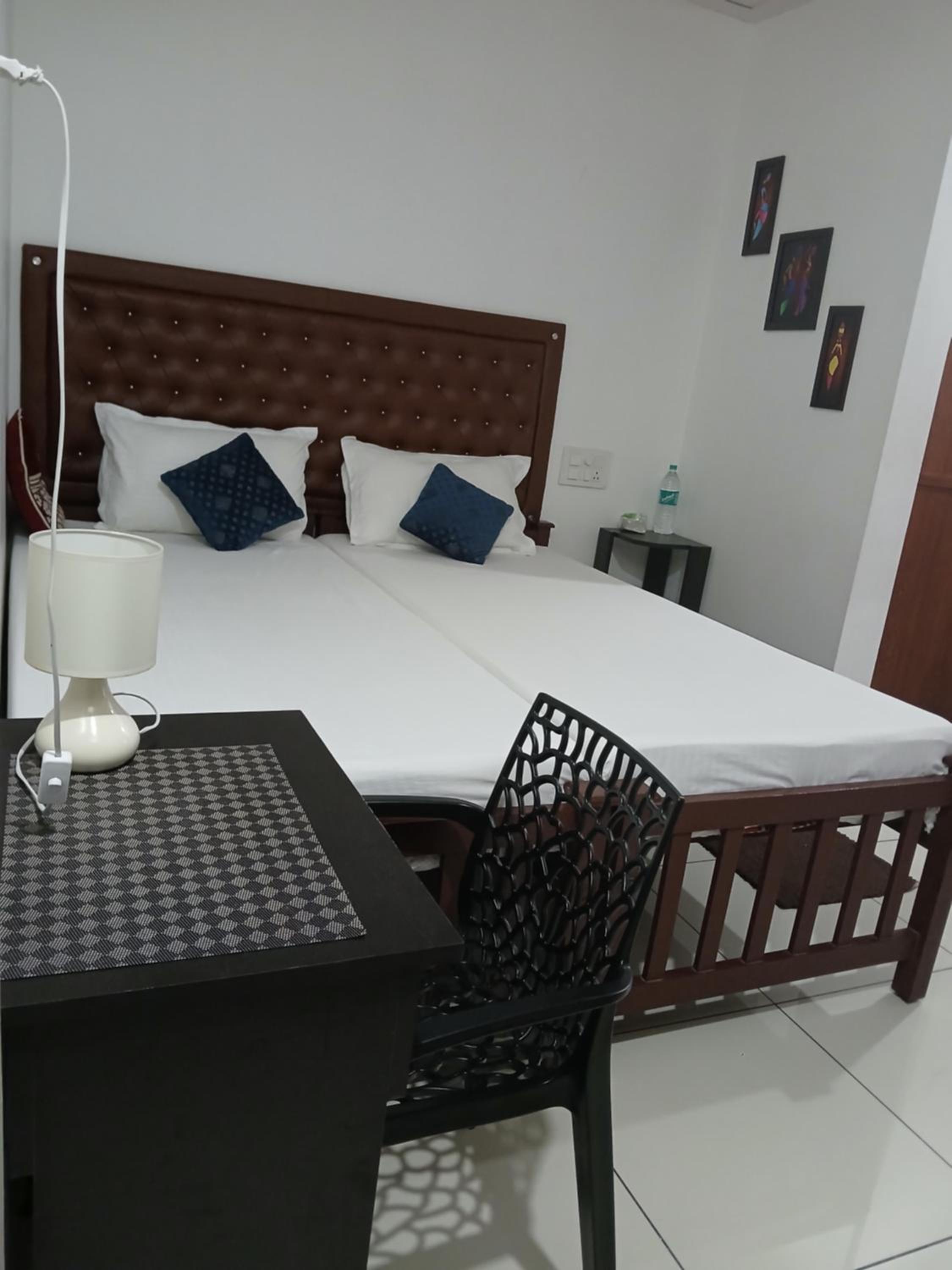 Double Room with Balcony - Photo 1