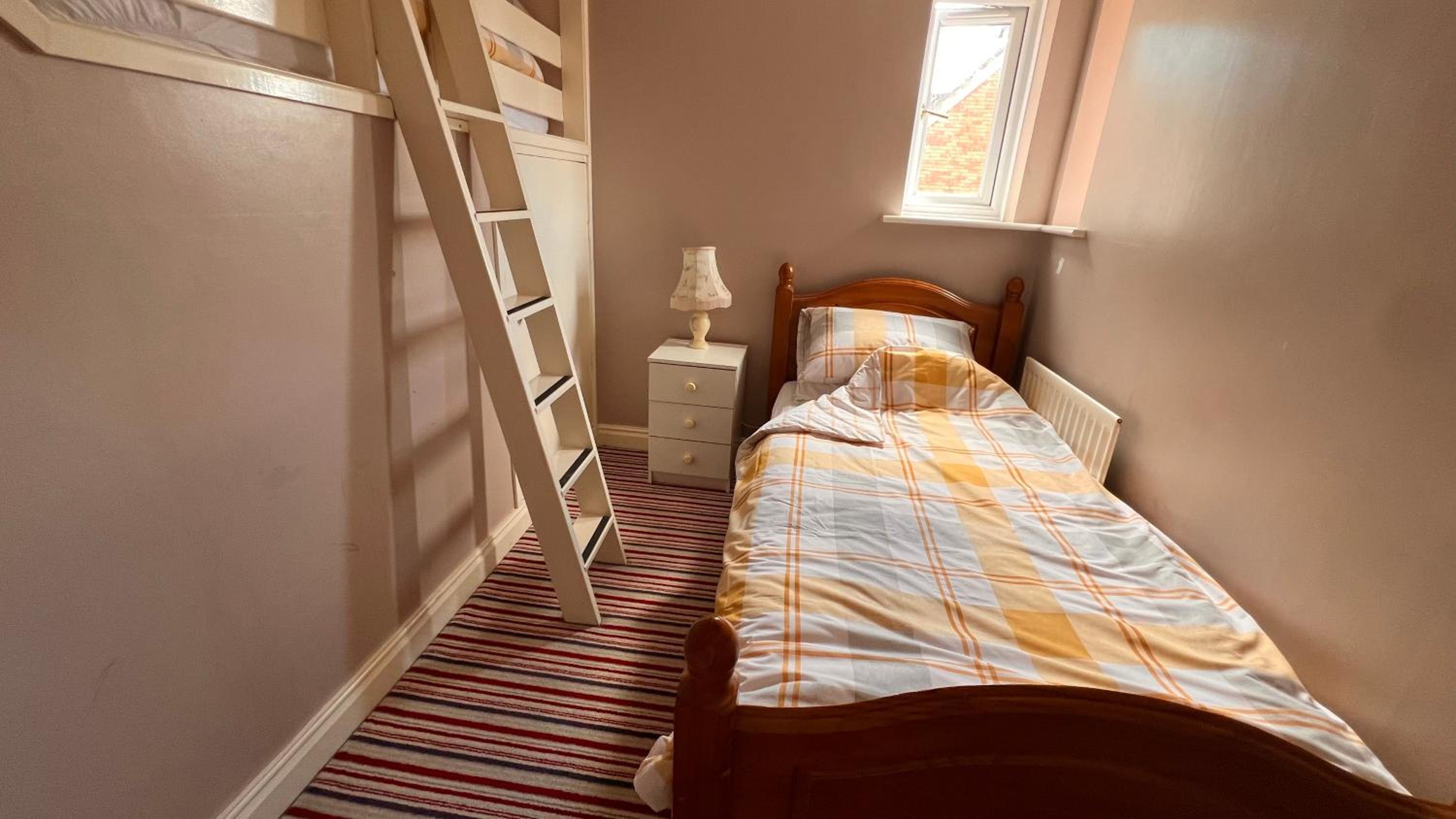 Twin Room with Shared Bathroom photo 2