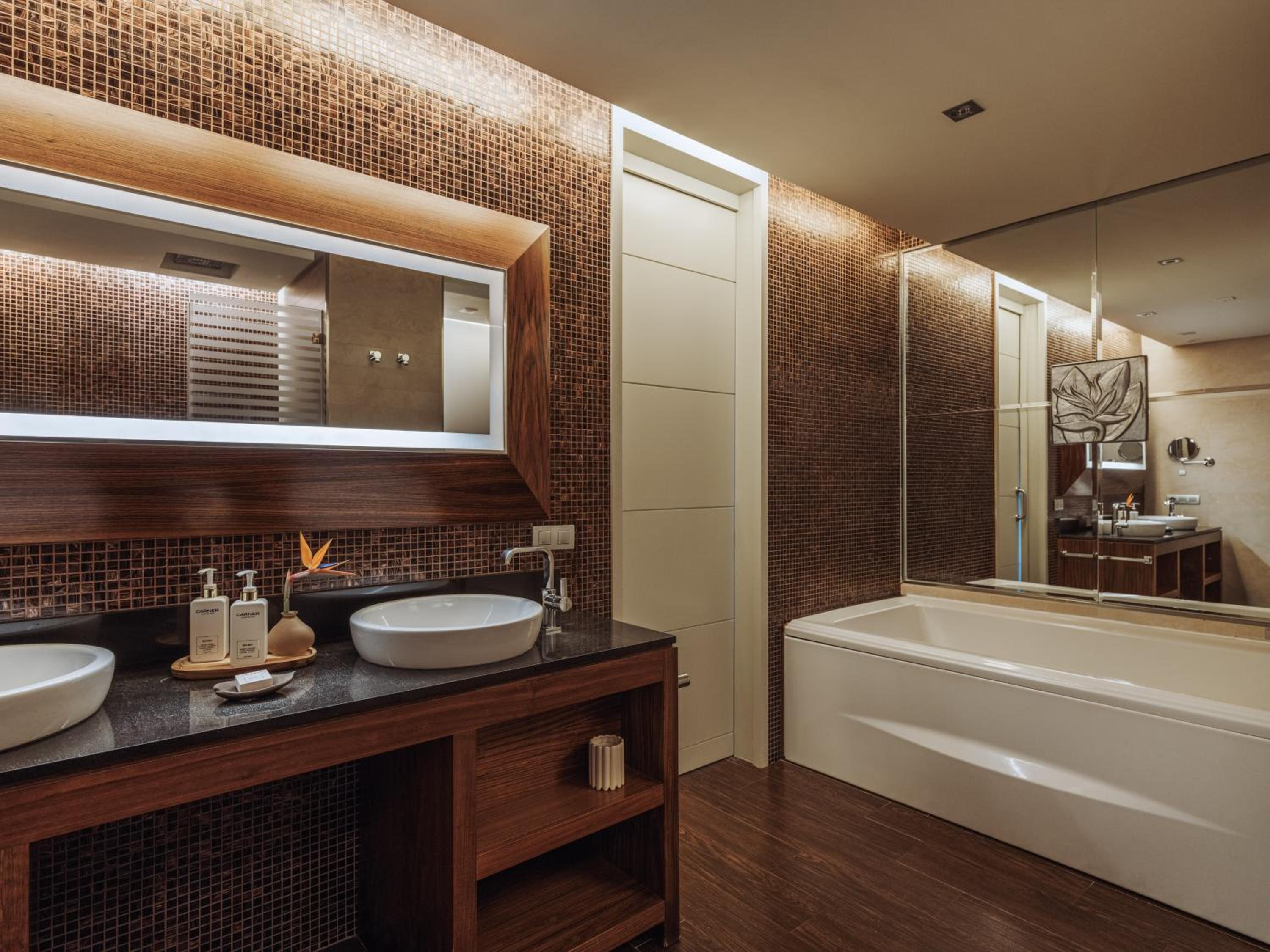 Suite (2 Adults +1 Child)