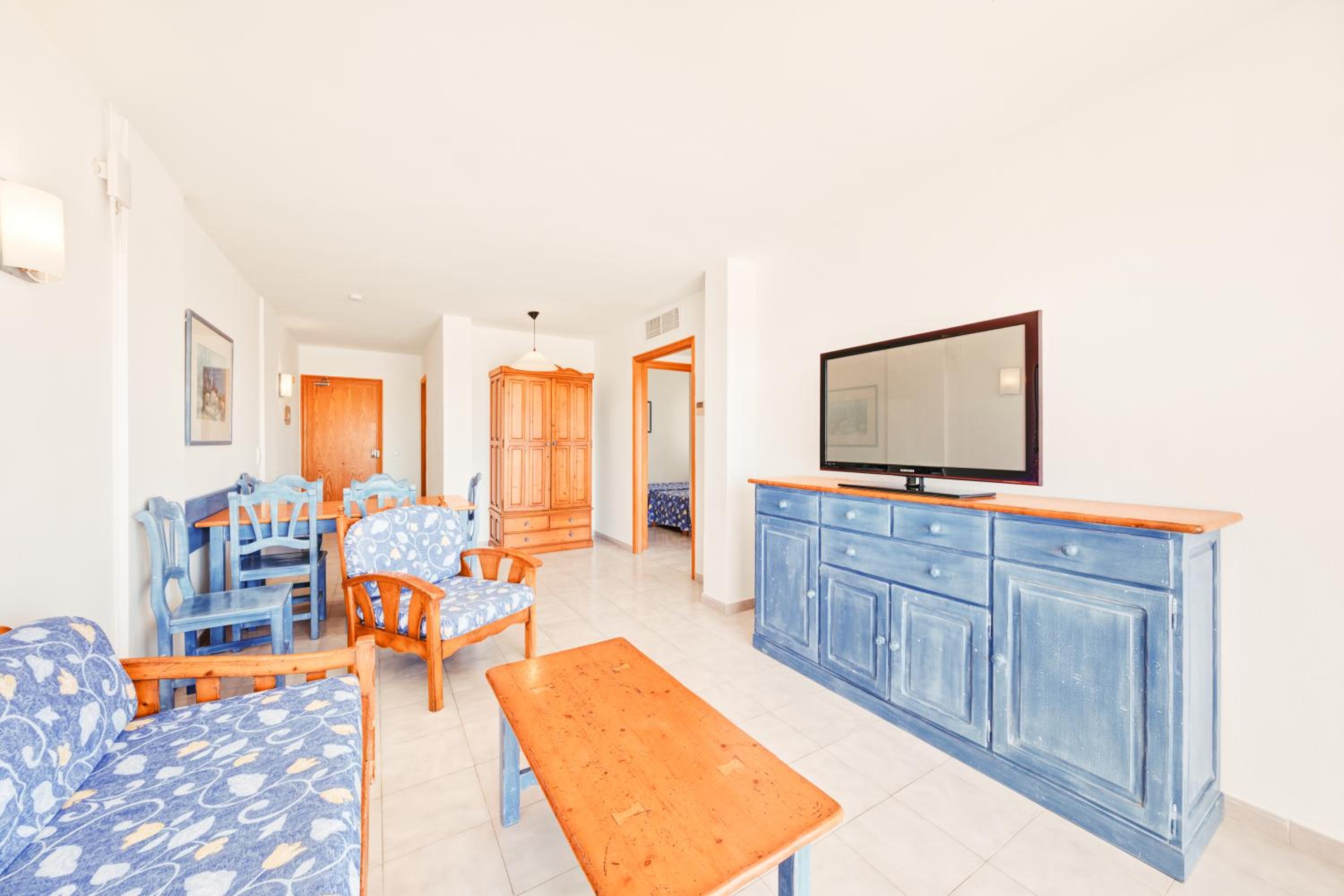 Apartamento de tres habitaciones con vista al mar