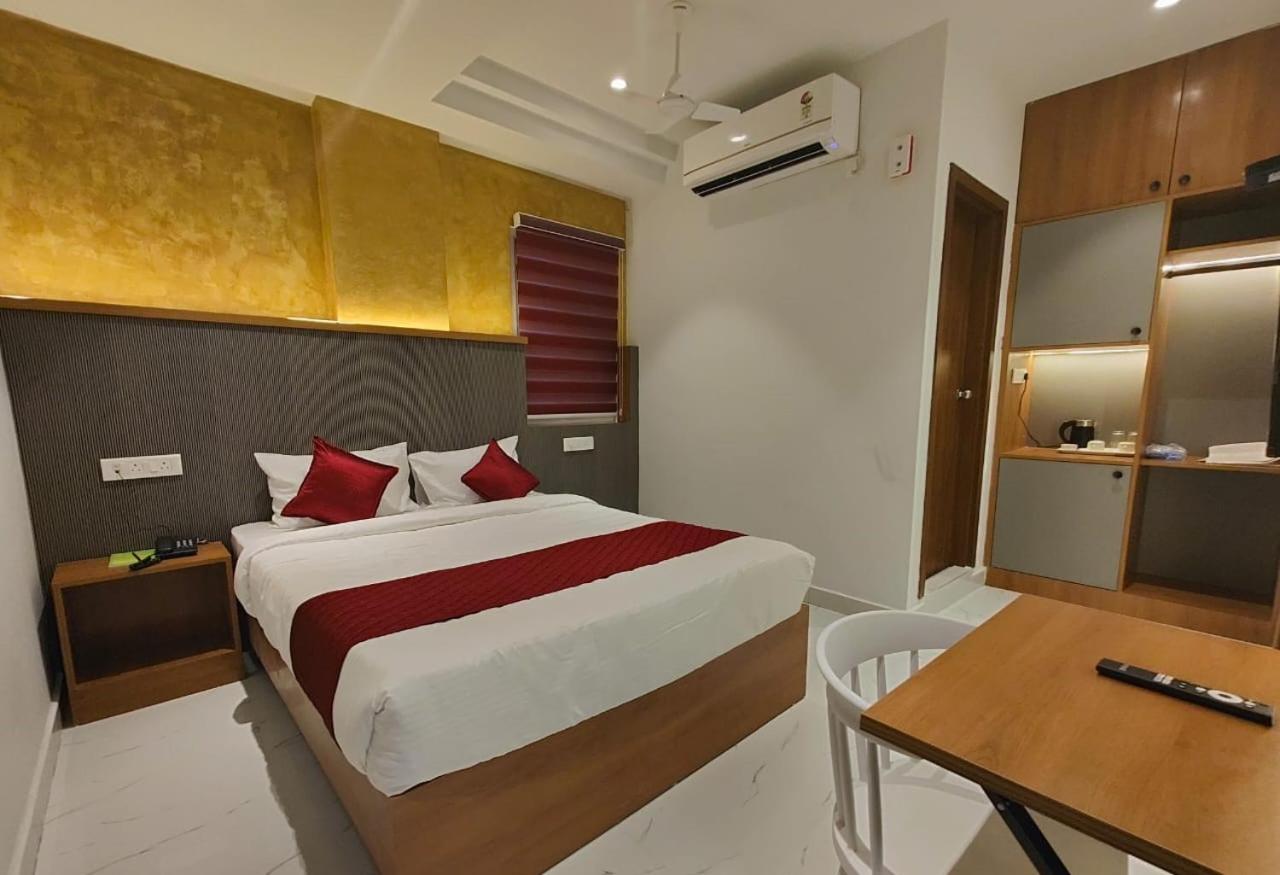 Deluxe Room - Photo 6