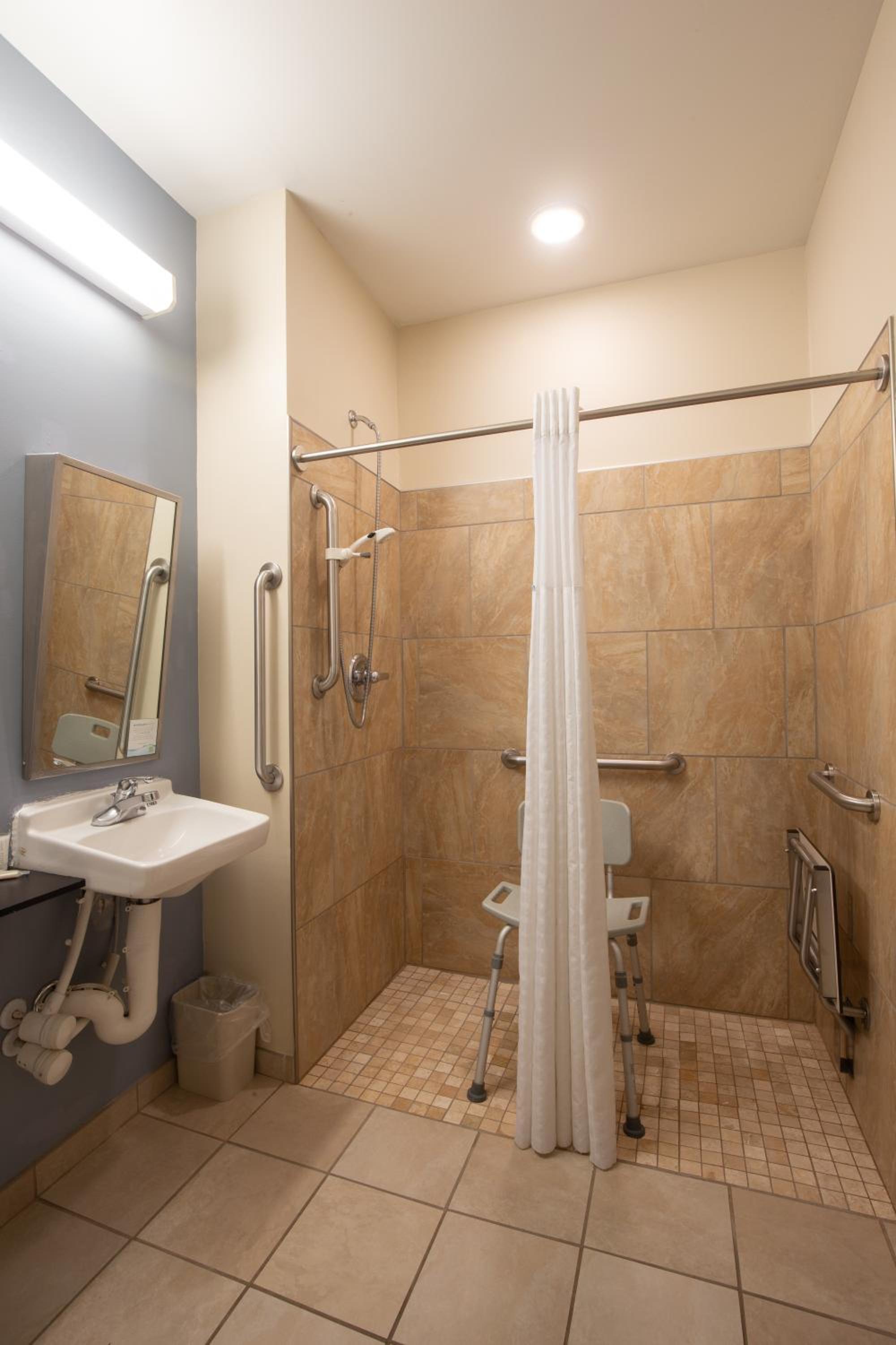 Queen Room with Two Queen Beds - Disability Access/Non-Smoking photo 2