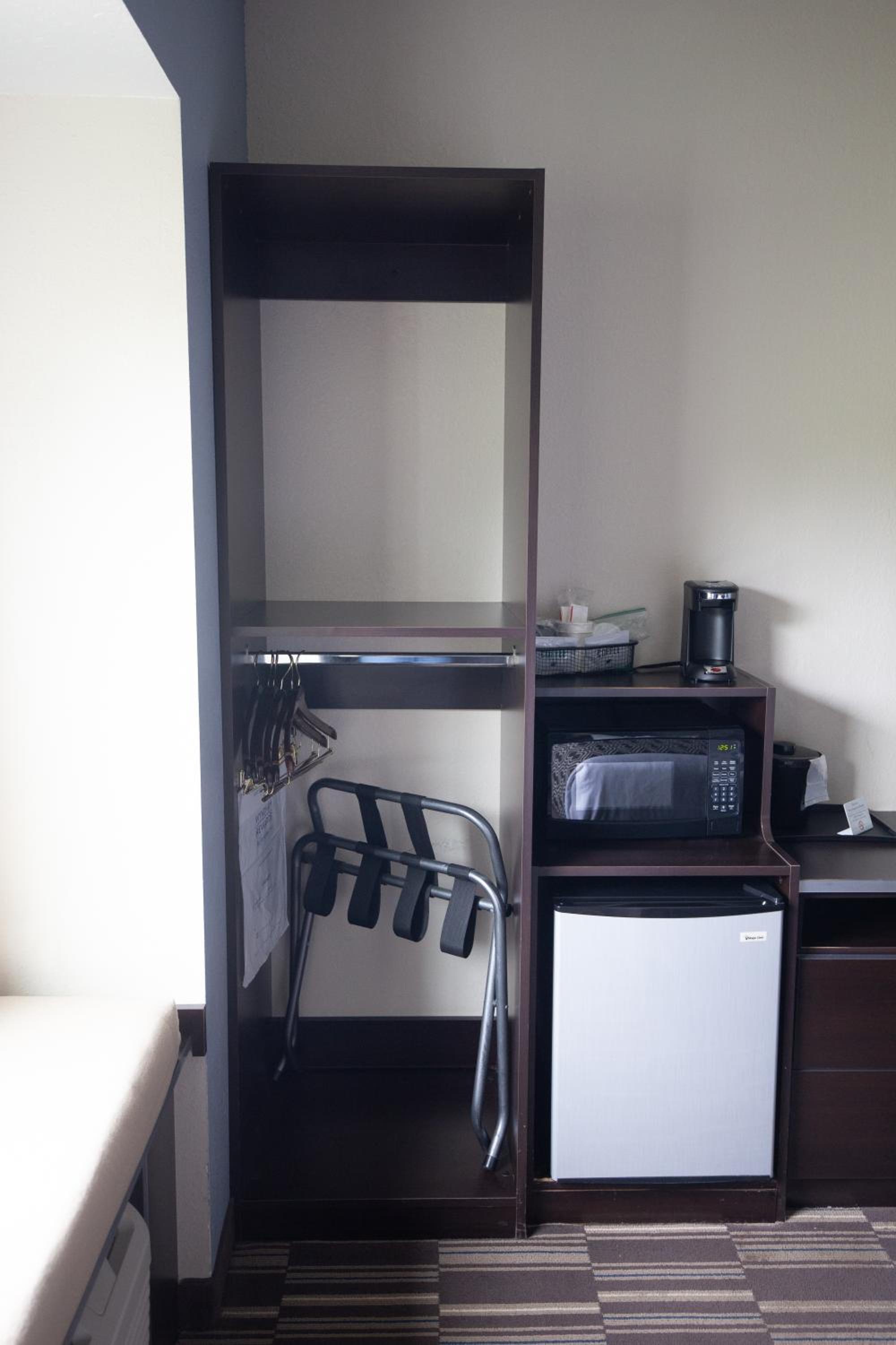 Queen Suite - Non-Smoking photo 1