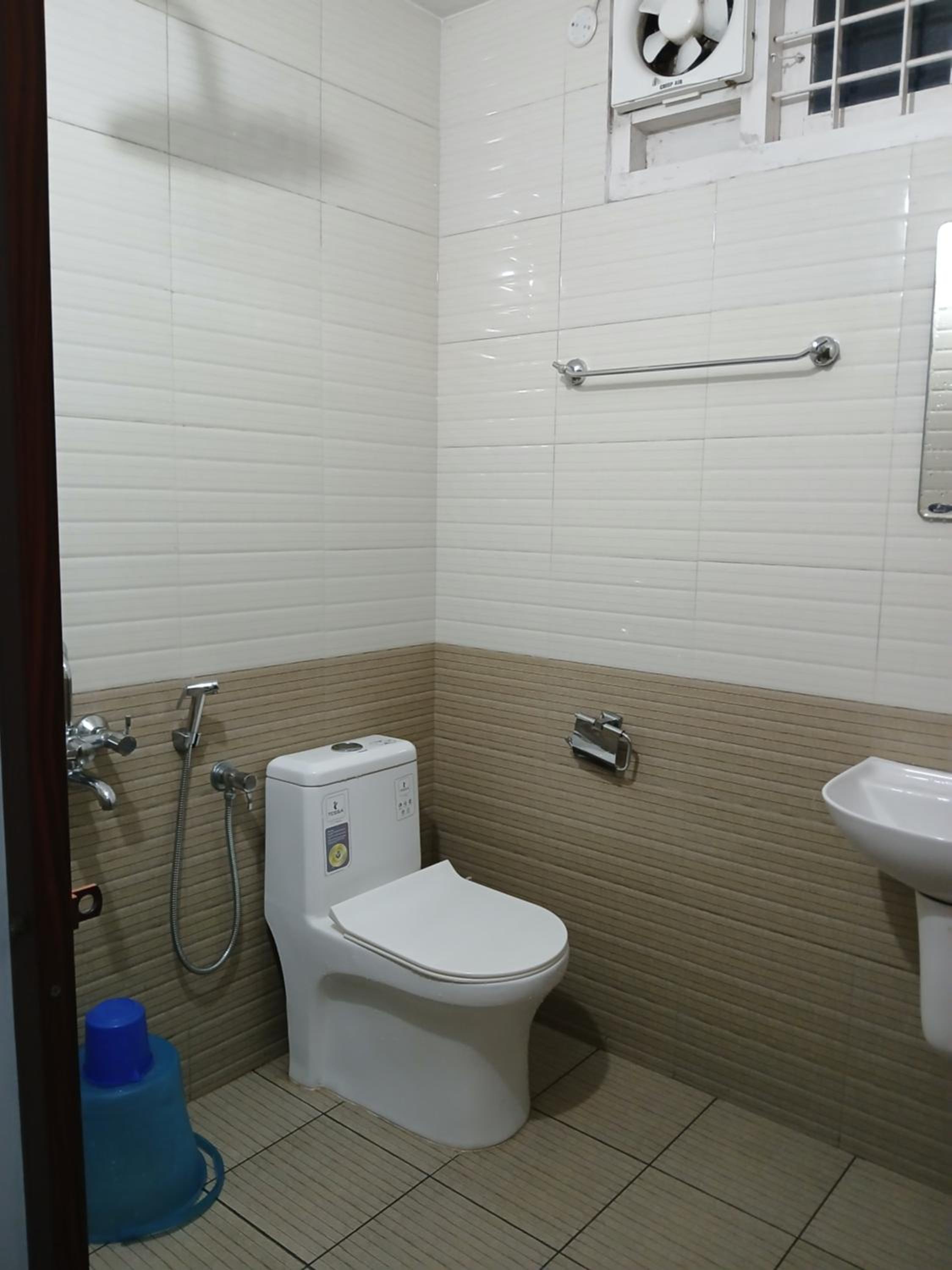 Standard Double Room - Photo 8