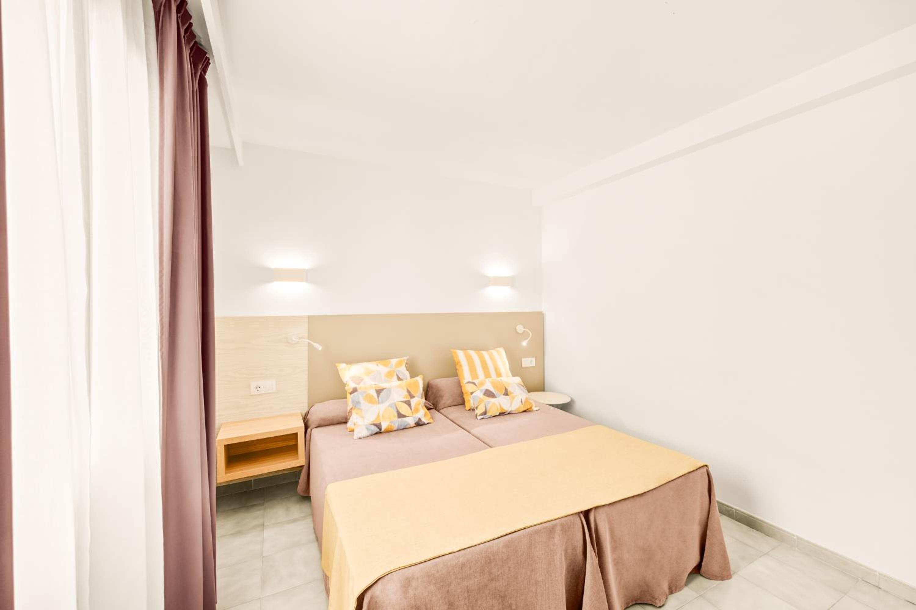 One-Bedroom Apartment with Sea View photo 3
