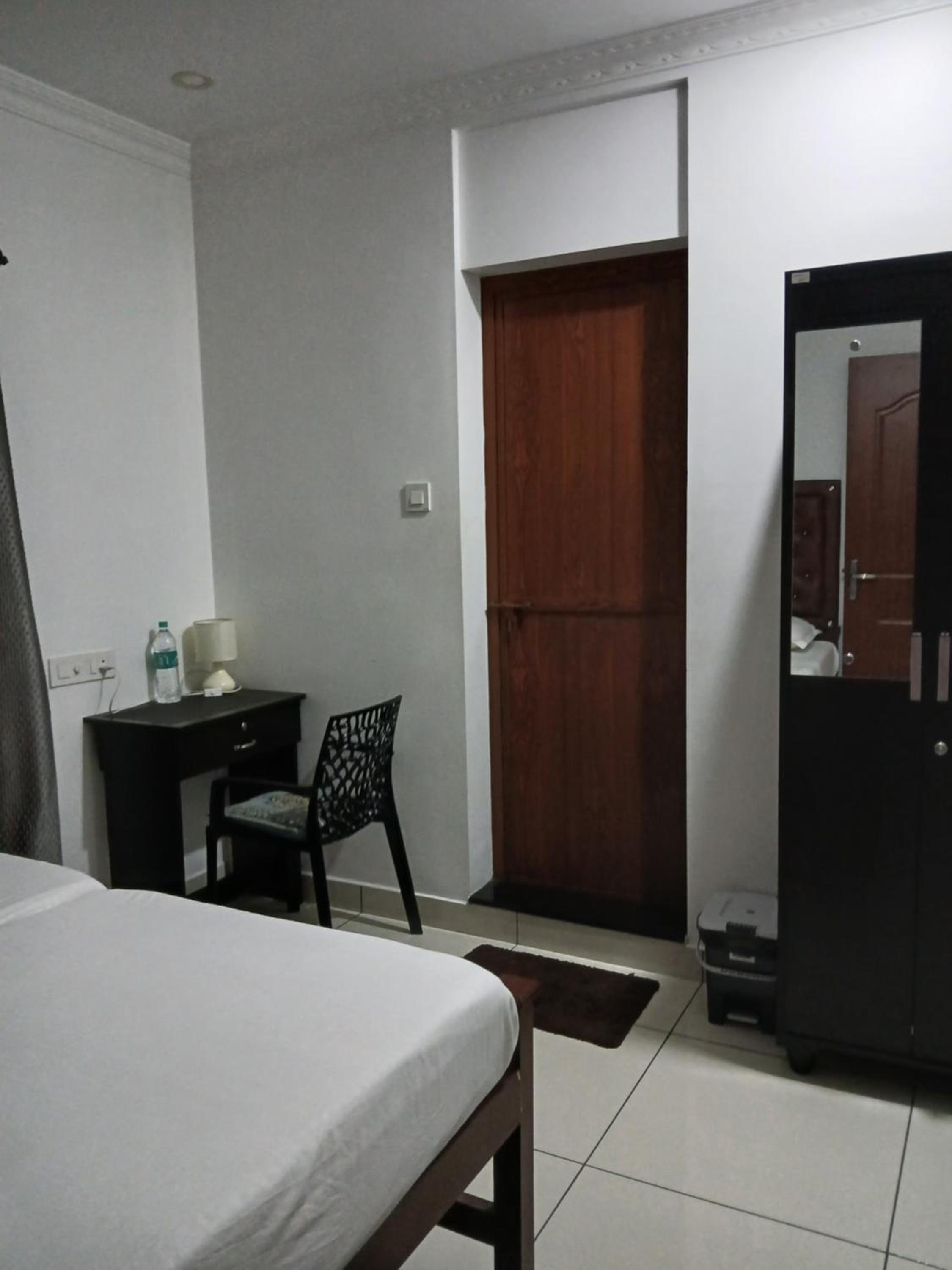 Standard Double Room - Photo 19