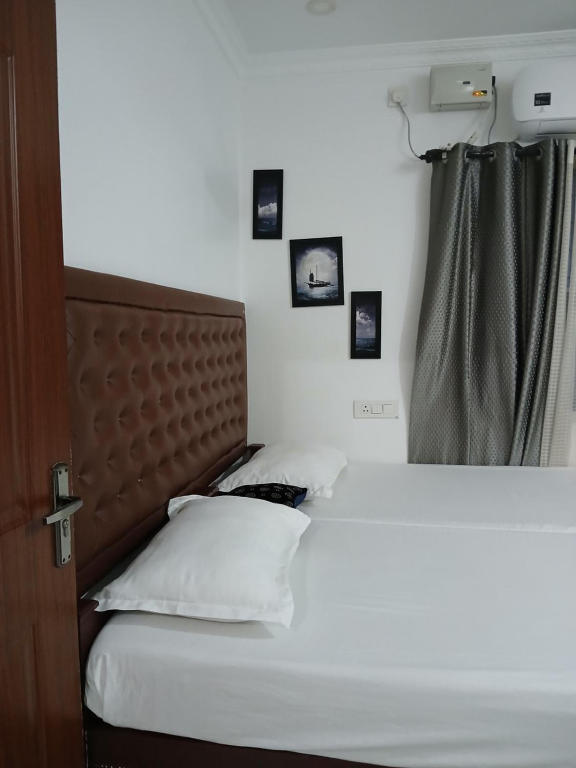 Standard Double Room - Photo 25