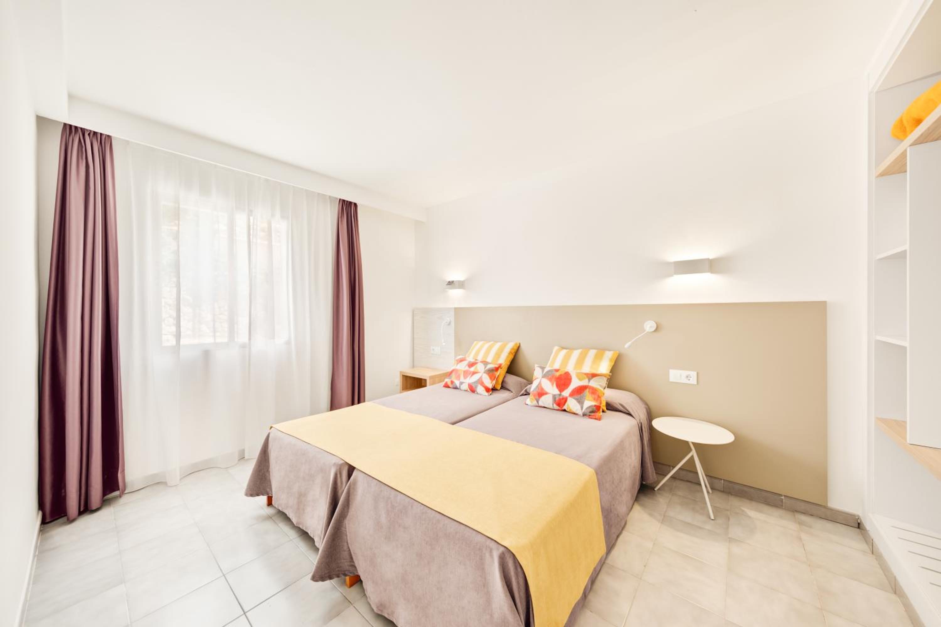 Superior Two-Bedroom Apartment with Sea View photo 2