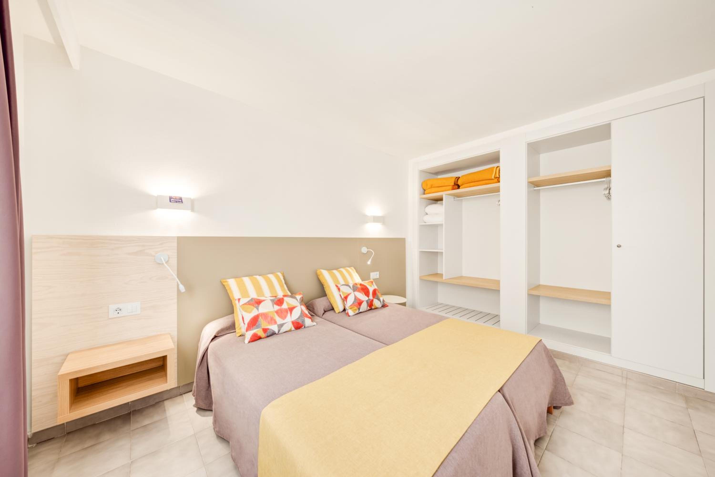 Superior Two-Bedroom Apartment with Sea View photo 3