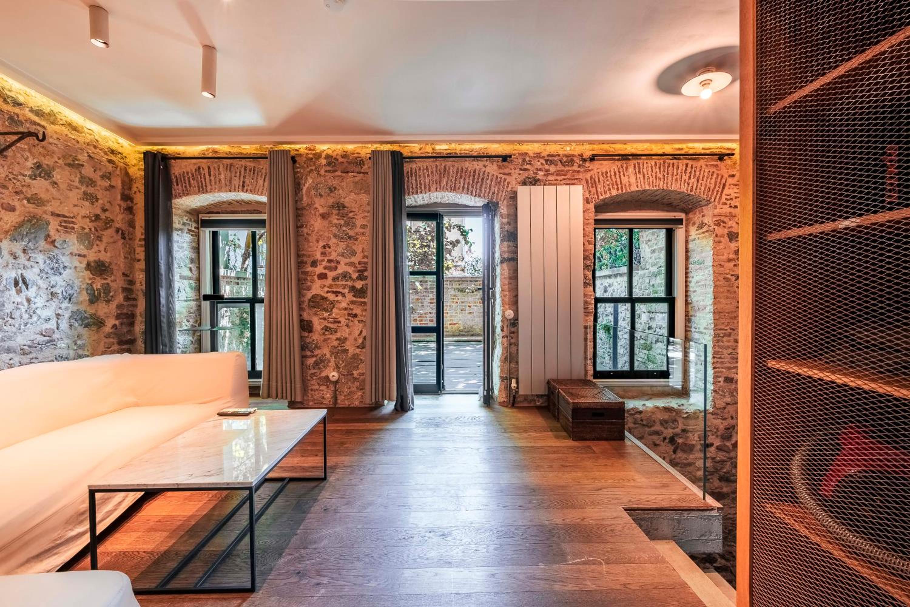 One-Bedroom Apartment with Garden photo 1