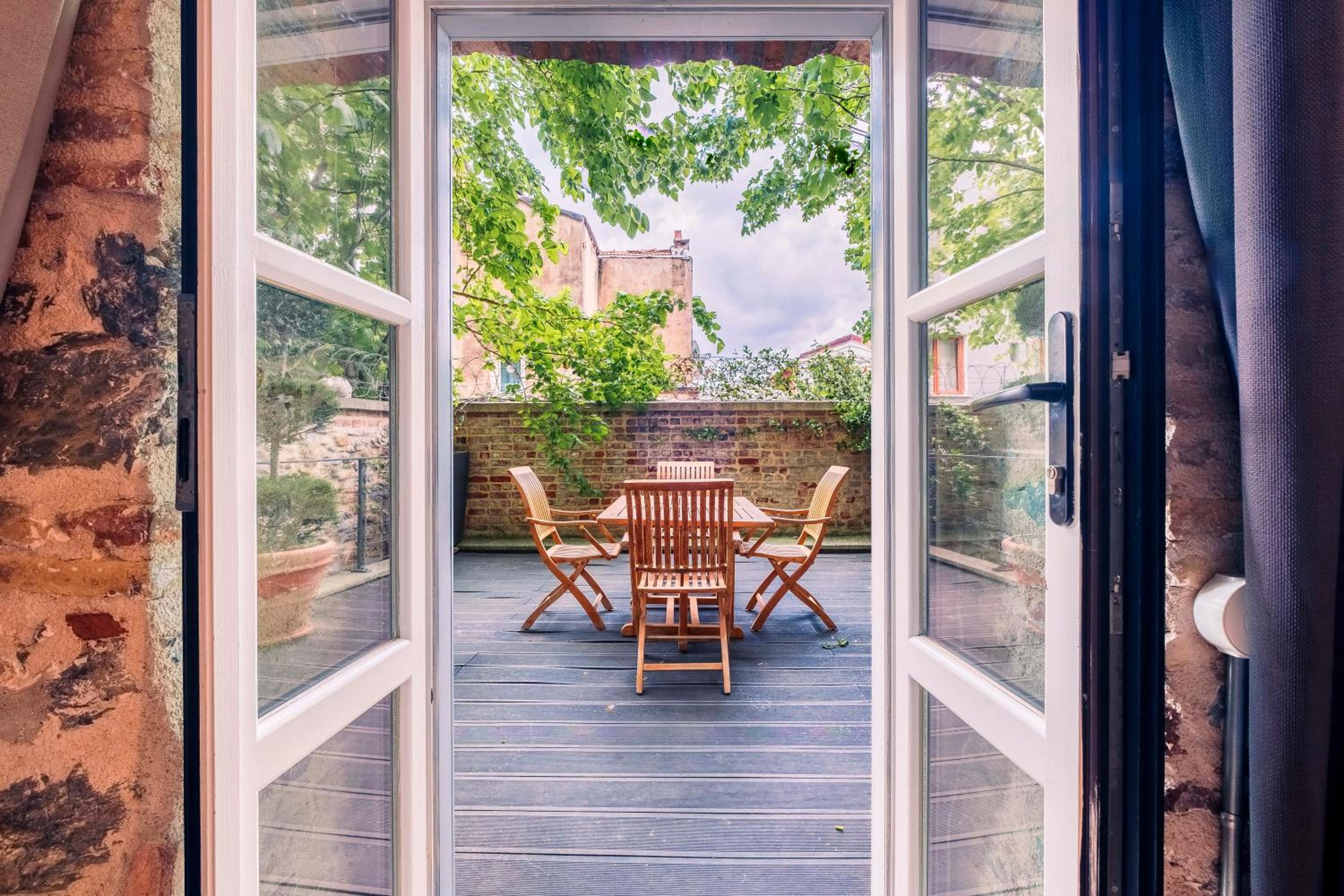 One-Bedroom Apartment with Garden photo 2