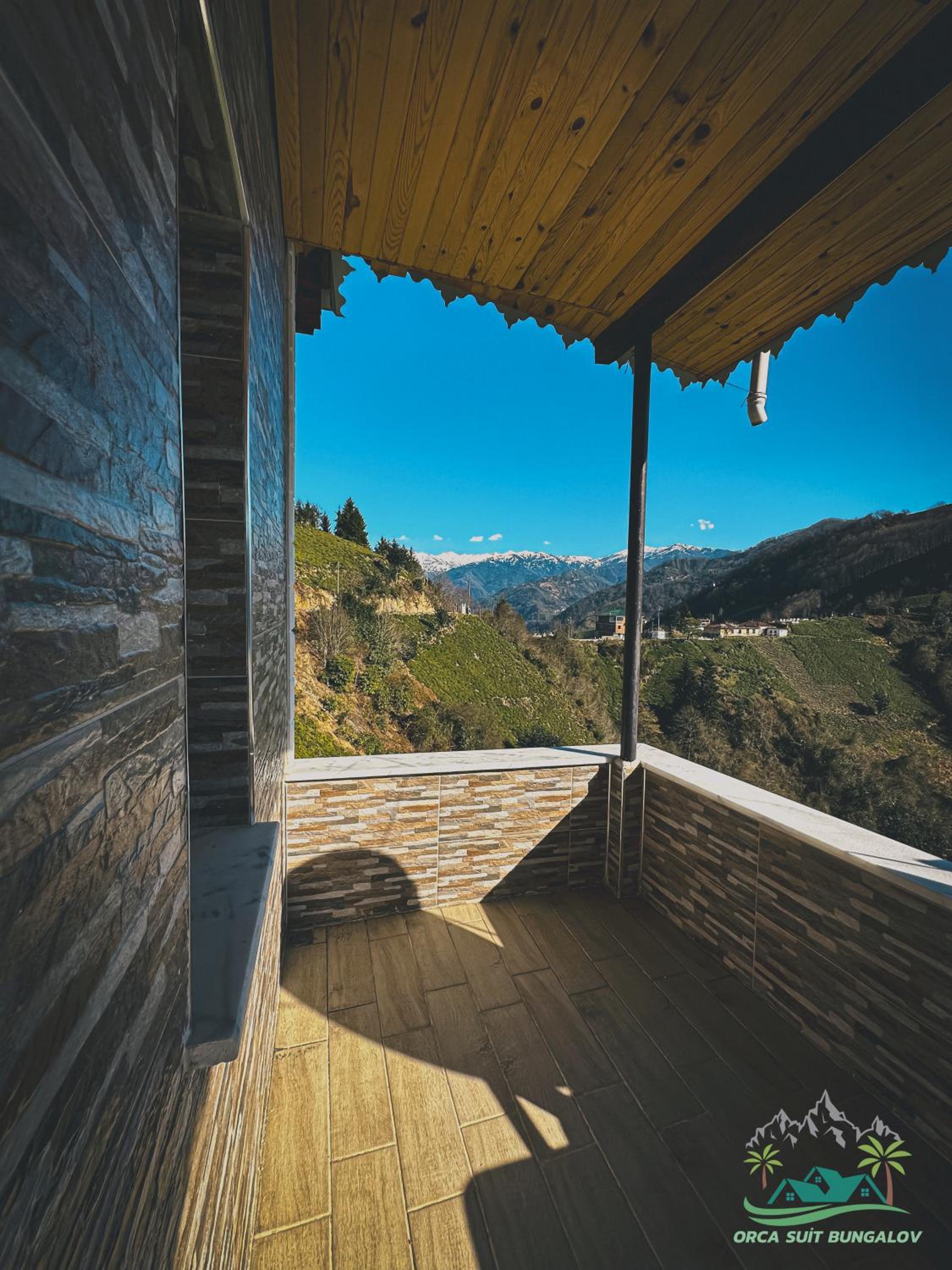Apartment With Mountain View photo 3
