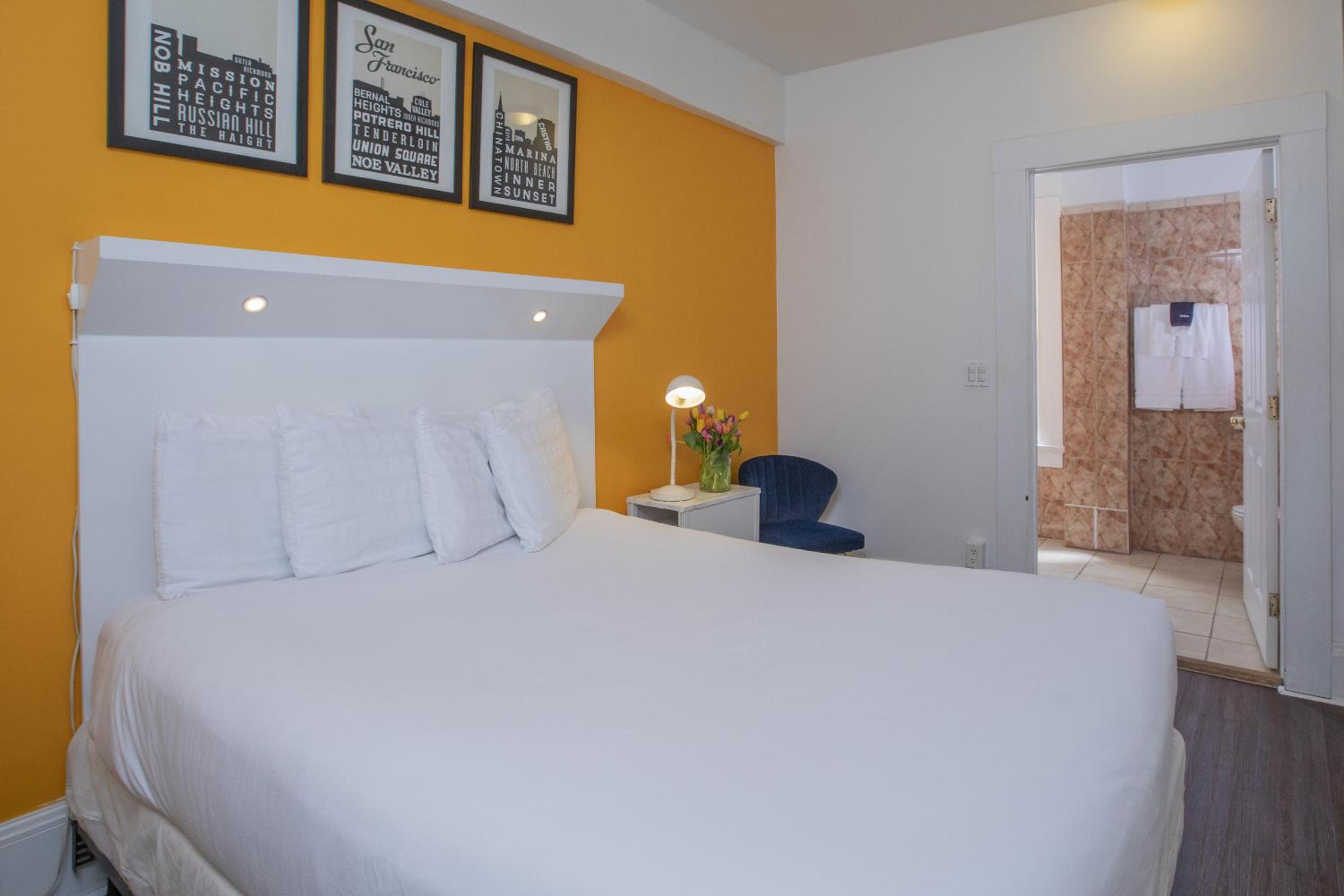 Standard Queen Room - Photo 7