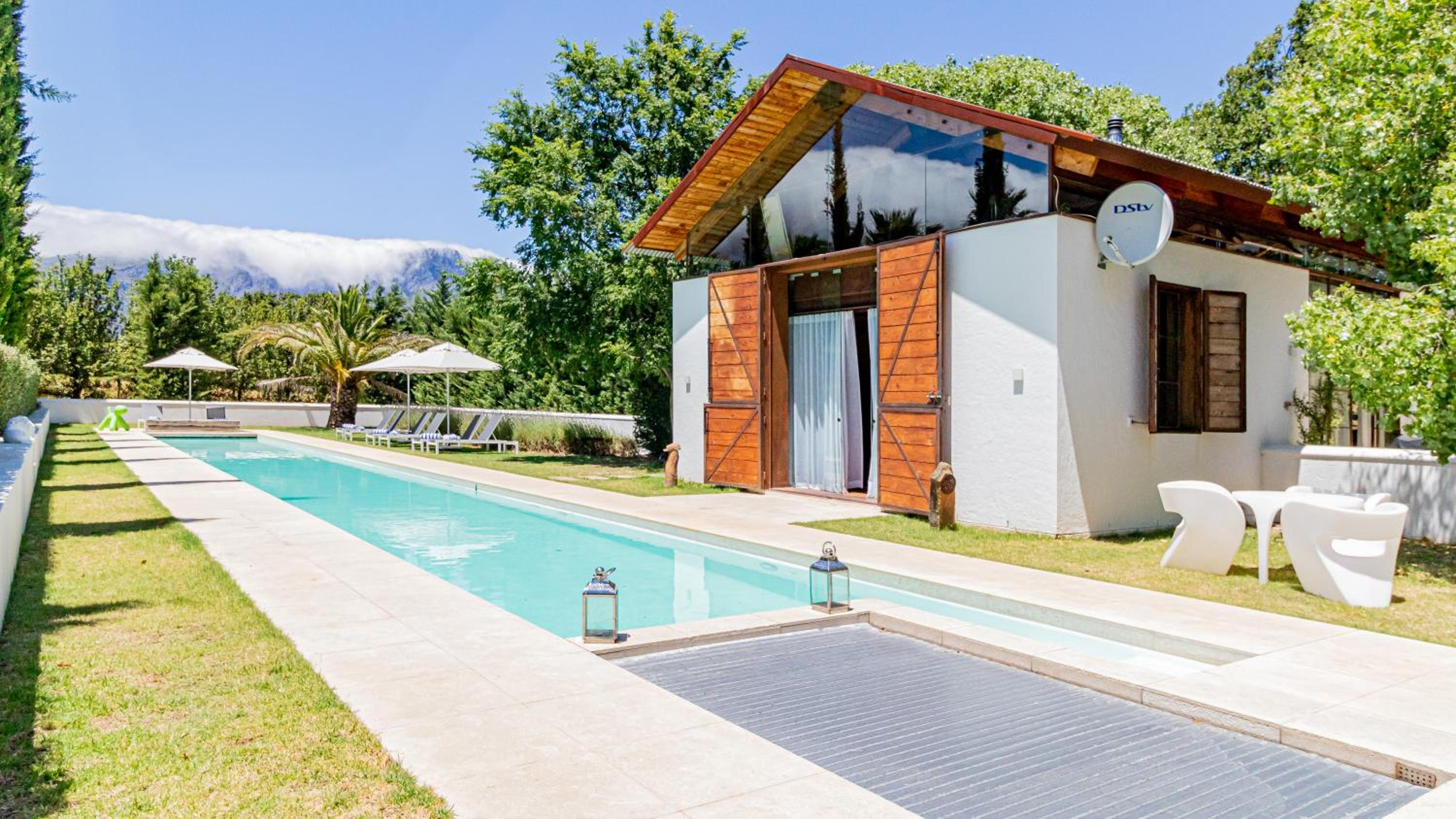 Pool Barn Retreat photo 2