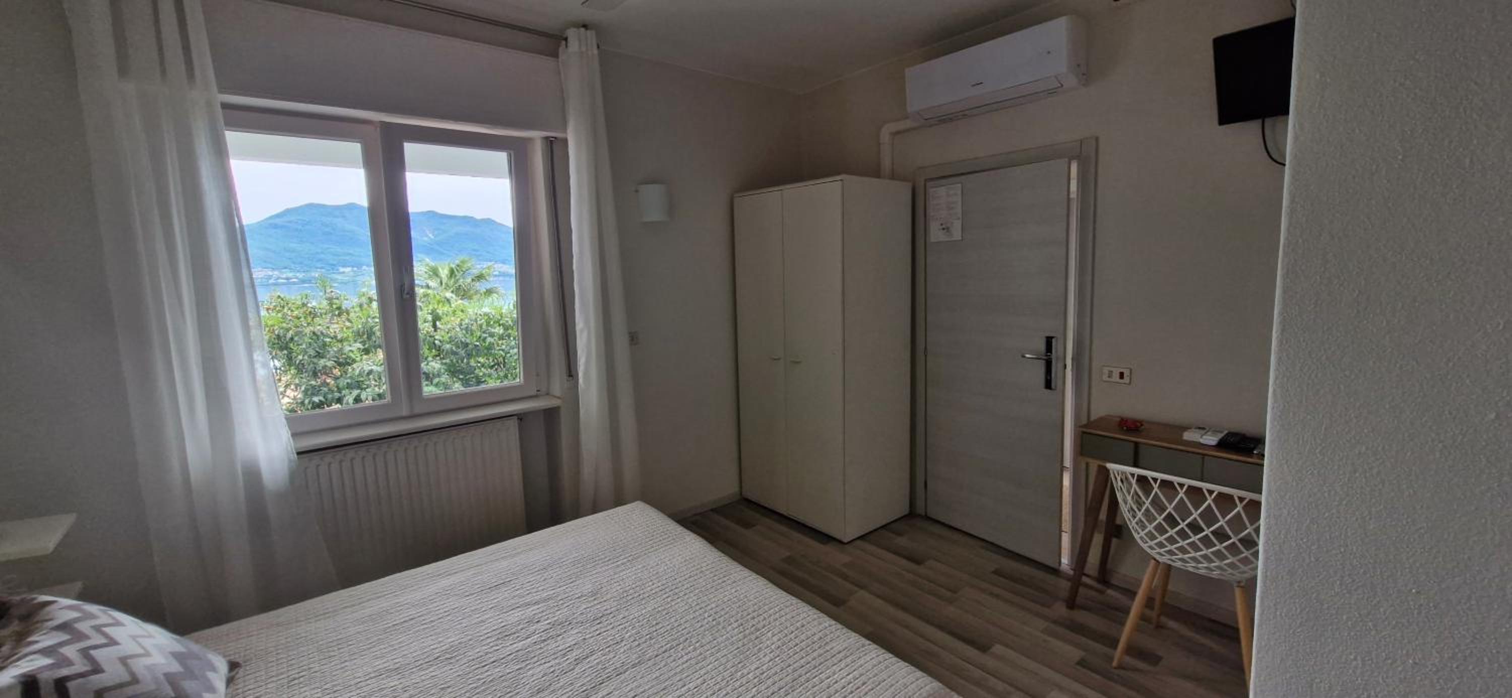 Standard Single Room with Partial Lake View