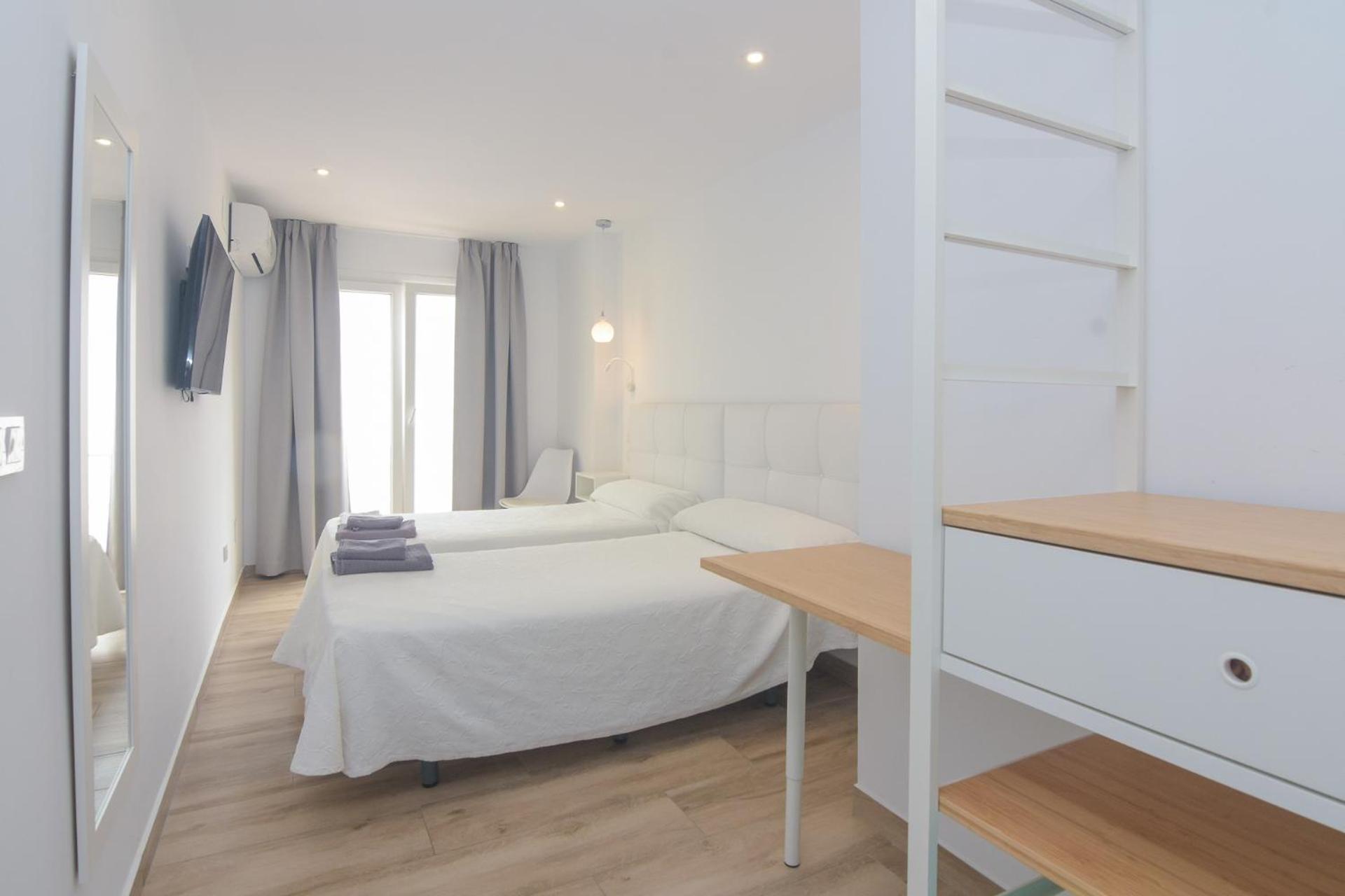 Twin Room - Photo 1