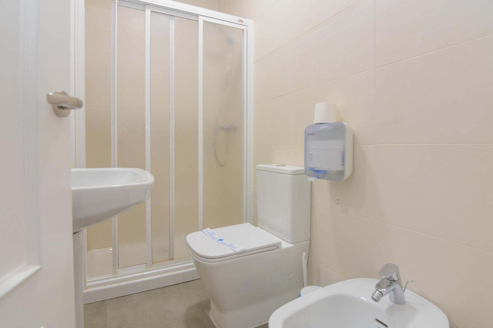 Twin Room - Photo 16