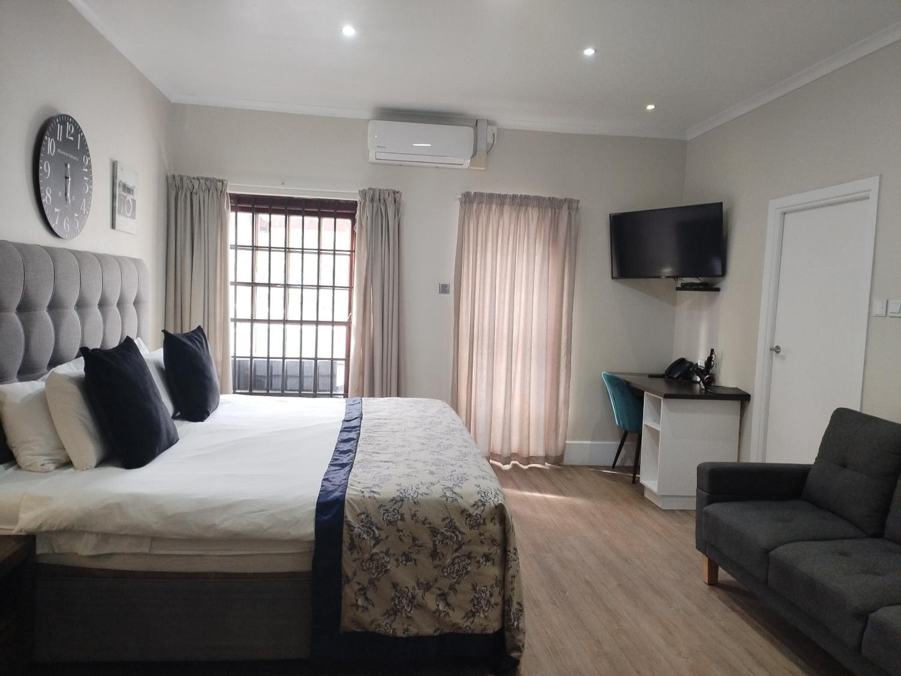 Suite with Balcony photo 2