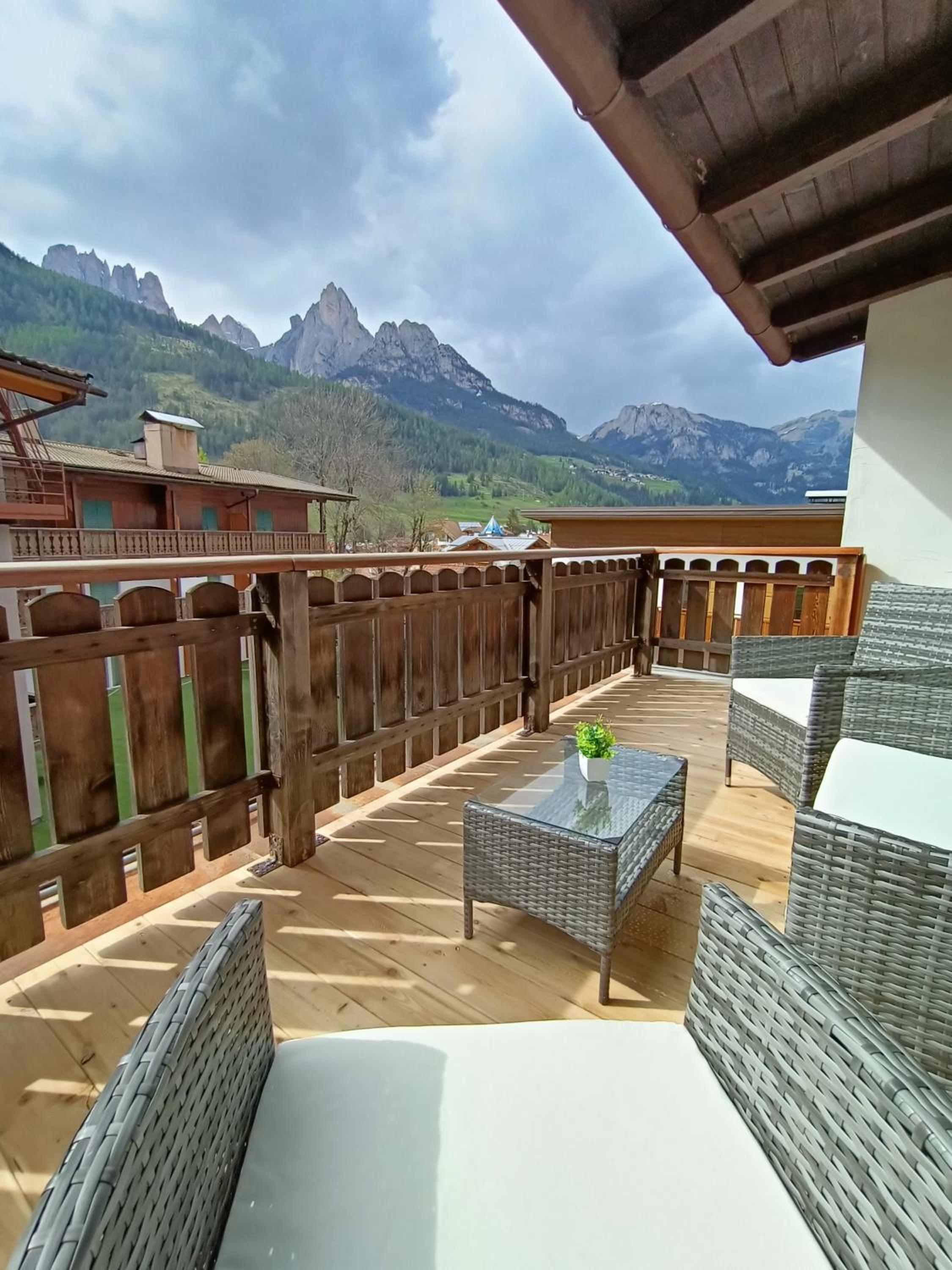Apartment with Mountain View photo 3