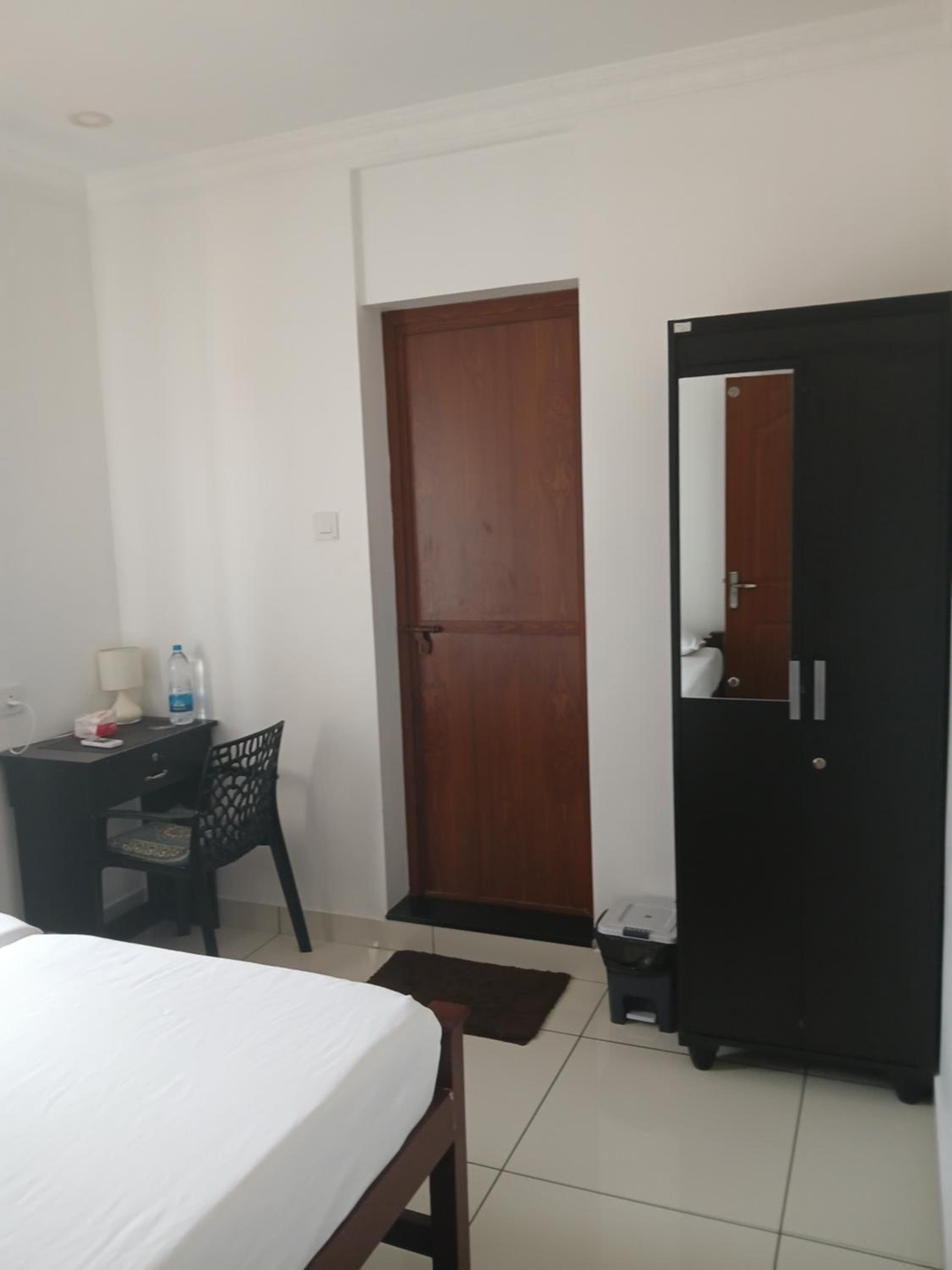 Standard Double Room - Photo 17