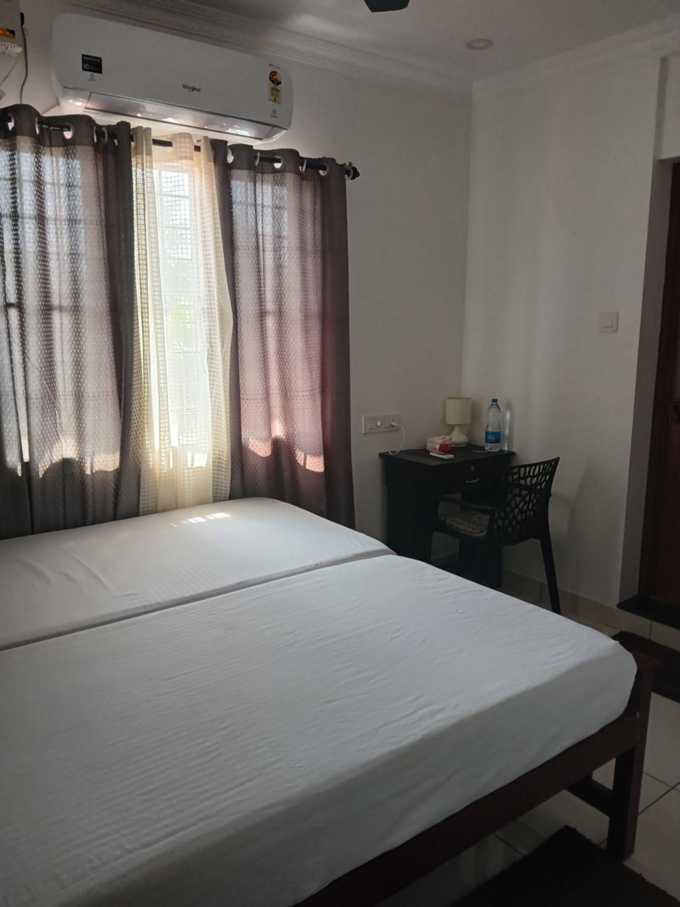 Standard Double Room - Photo 22