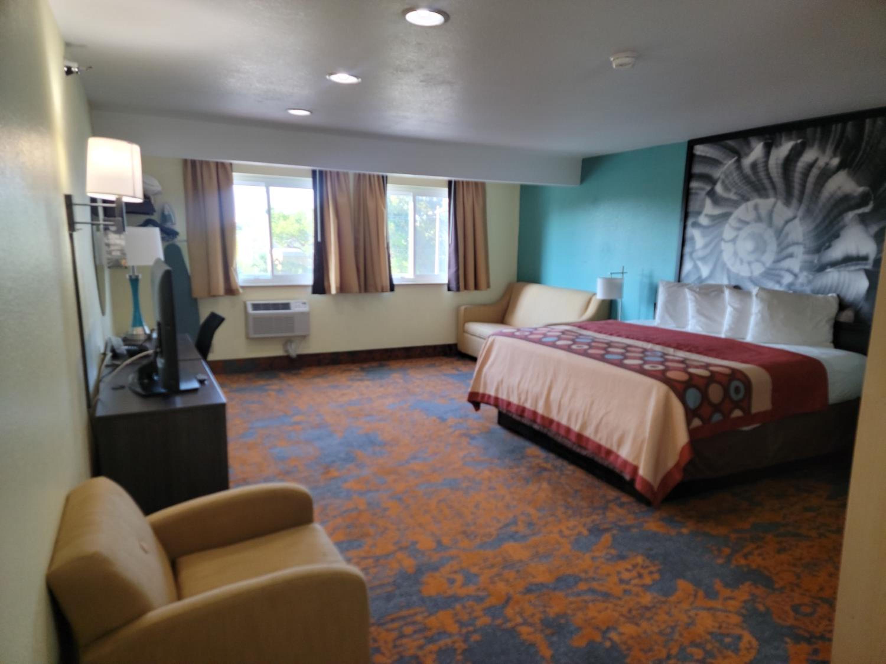 Deluxe King Room - Non-Smoking - Photo 1