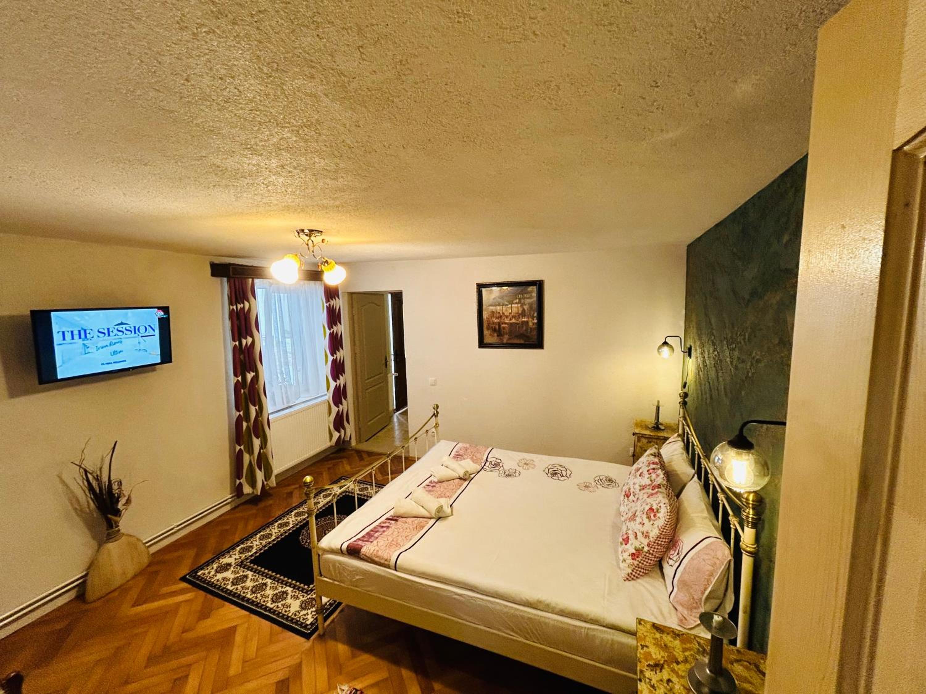 Budget Double Room photo 3