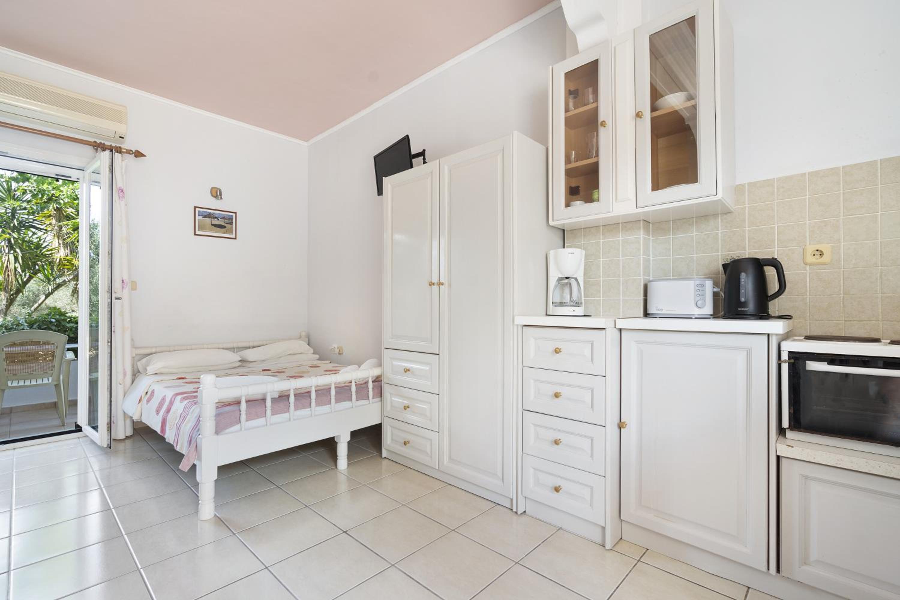 Superior One-Bedroom Apartment with Balcony photo 3