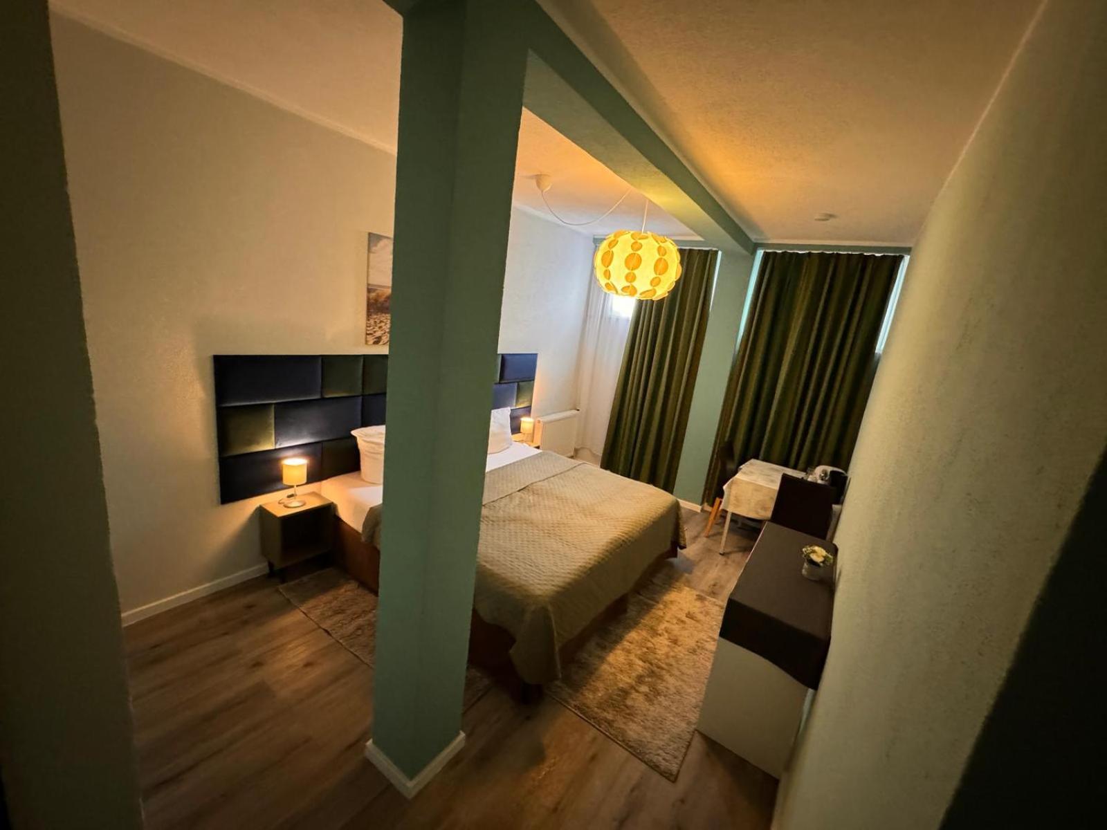 Double Room with Private Bathroom photo 3