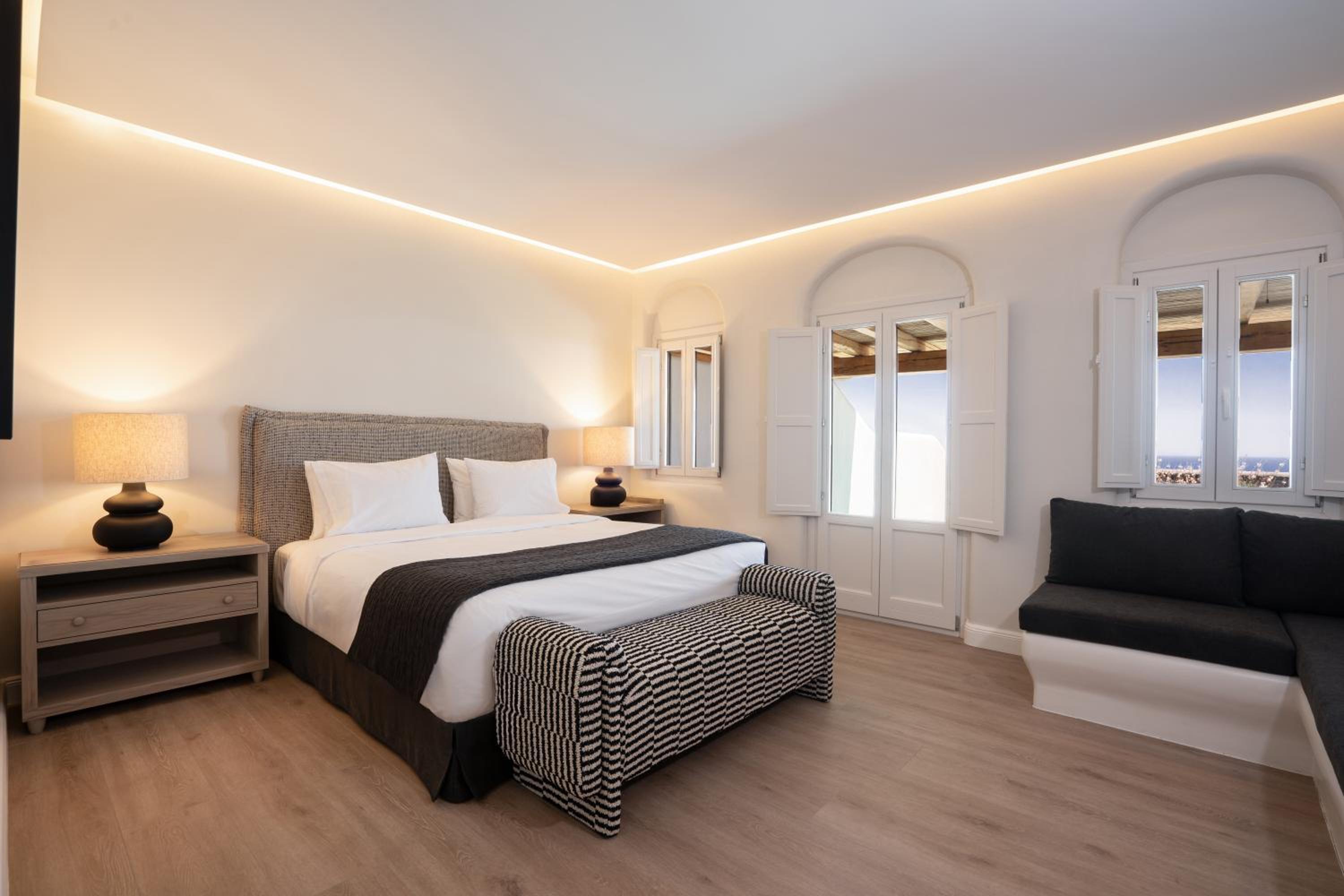 Executive Suite with Sea View and Swimming Pool