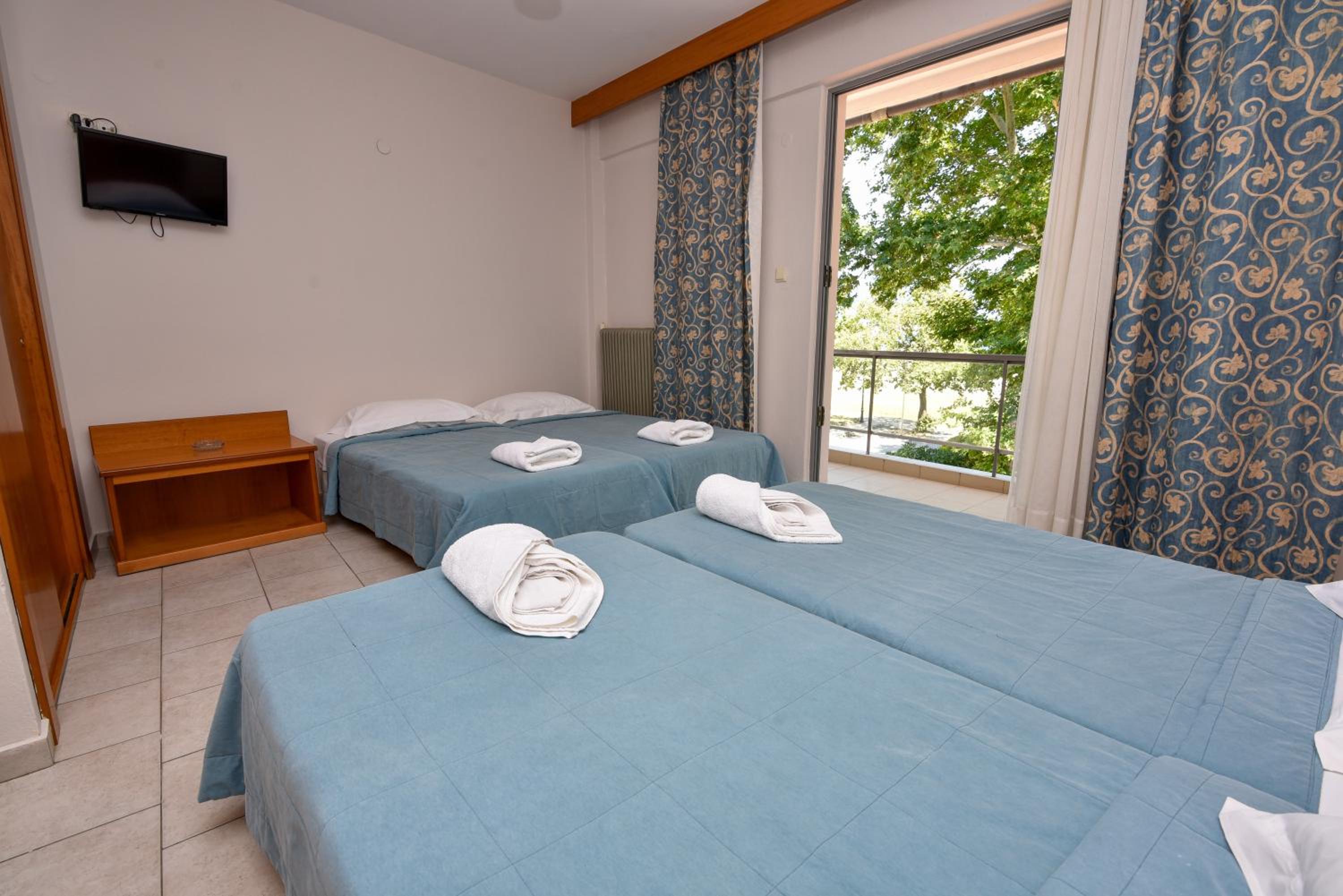 Quadruple Room with Balcony photo 2