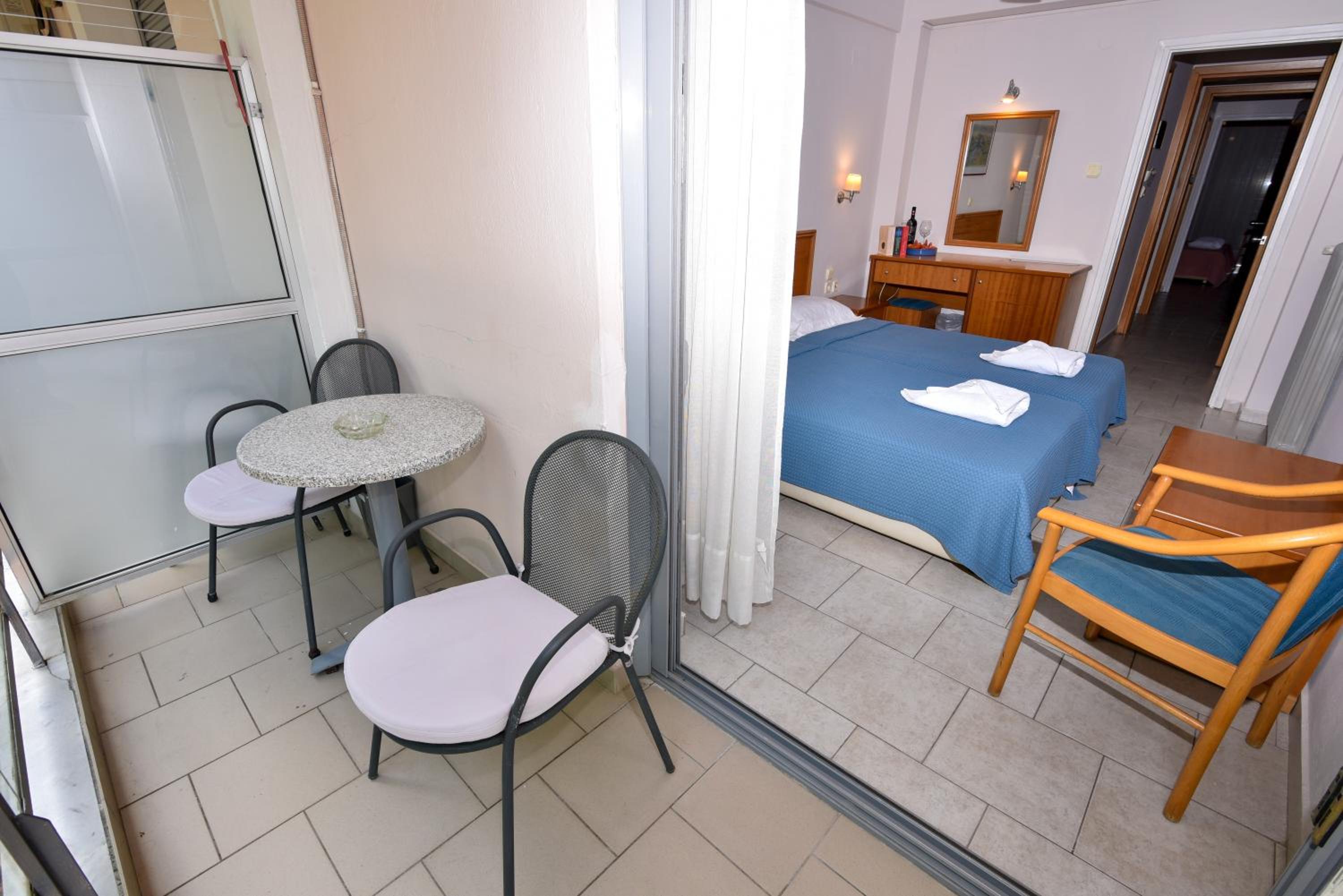 Double or Twin Room with Balcony photo 2