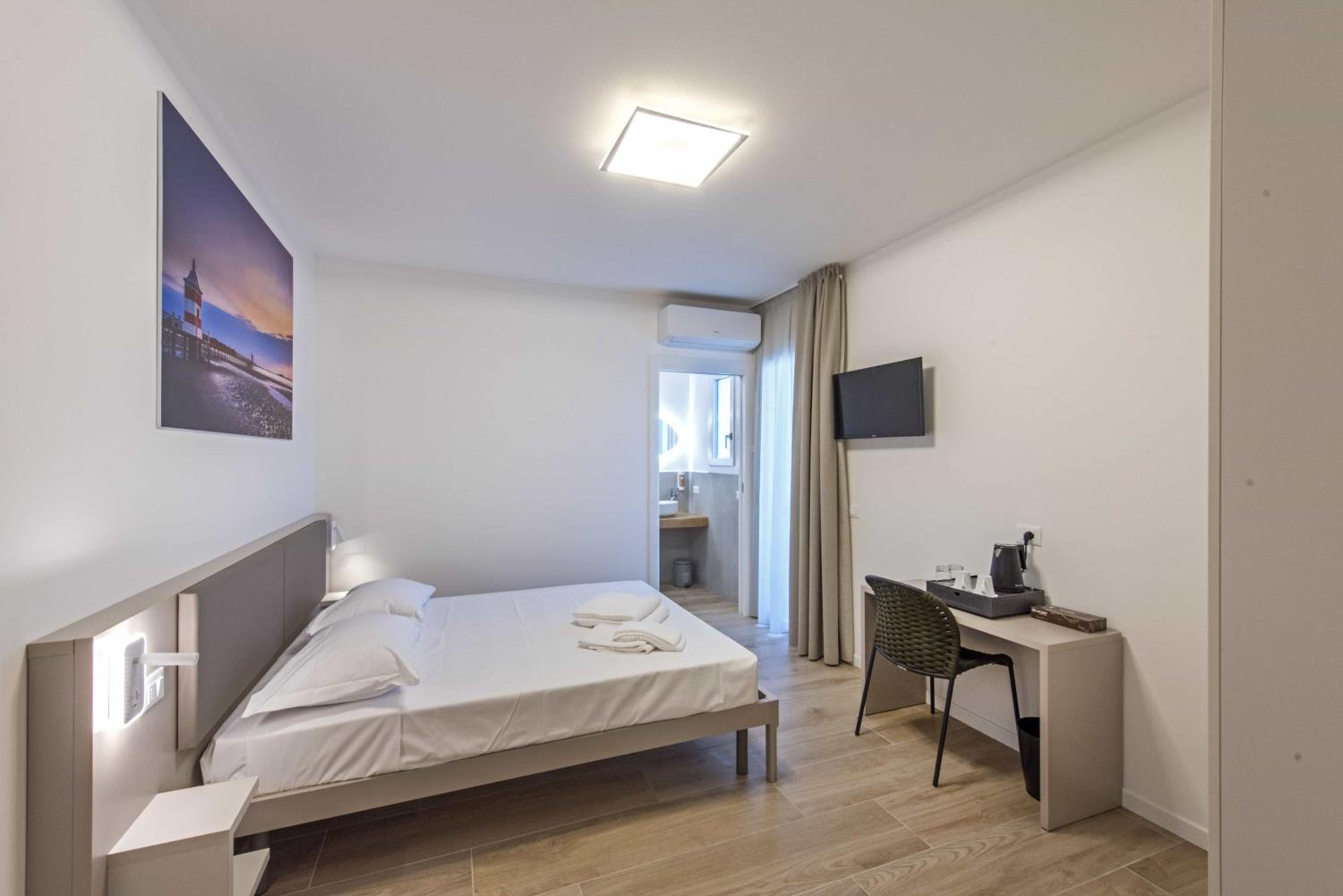 Deluxe Double Room photo 3