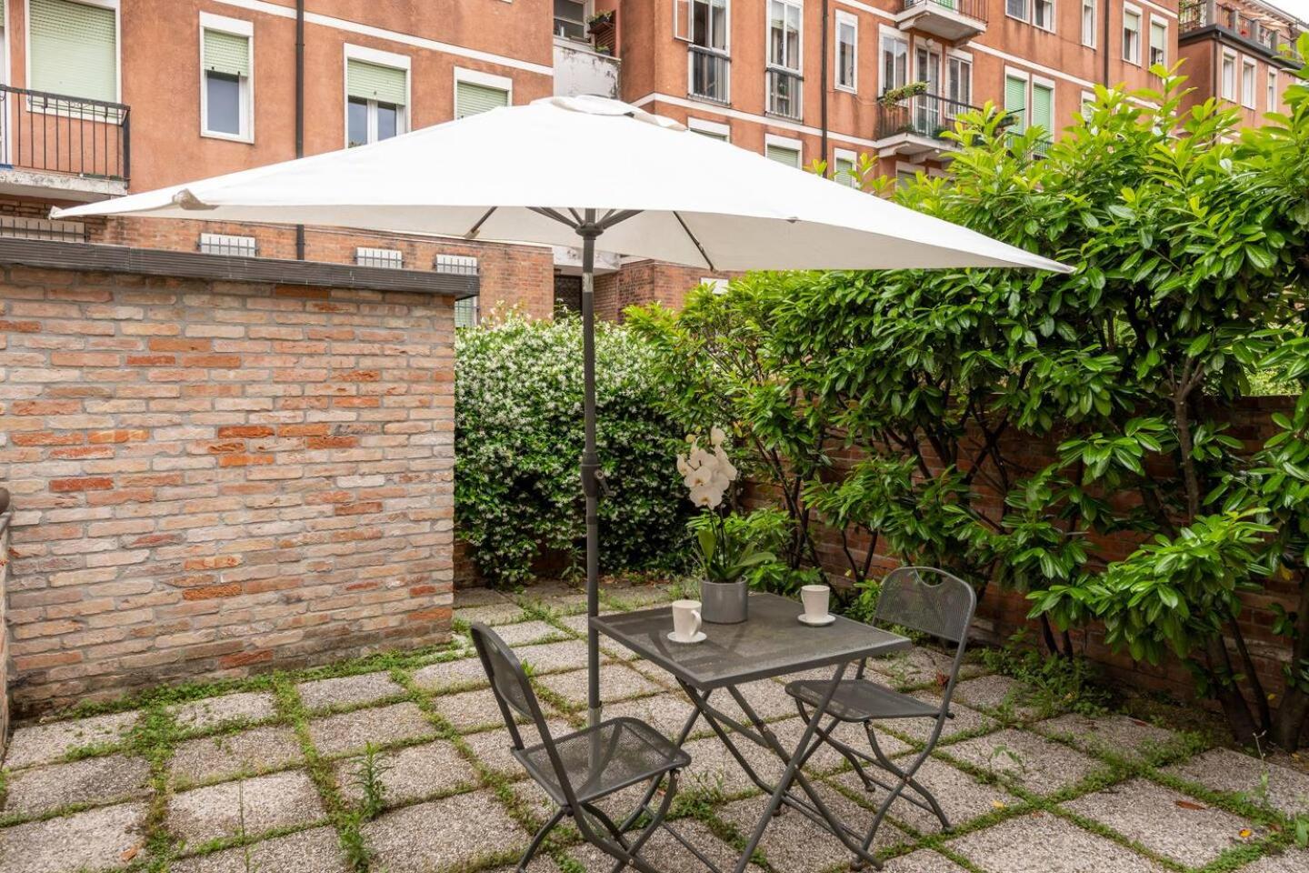 One-Bedroom Apartment with Garden photo 2