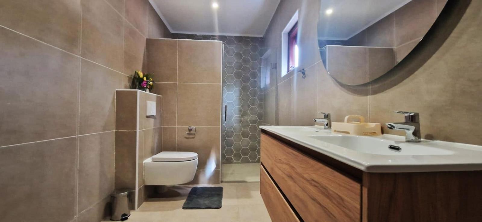 Two-Bedroom Apartment with Terrace and Sea View photo 3