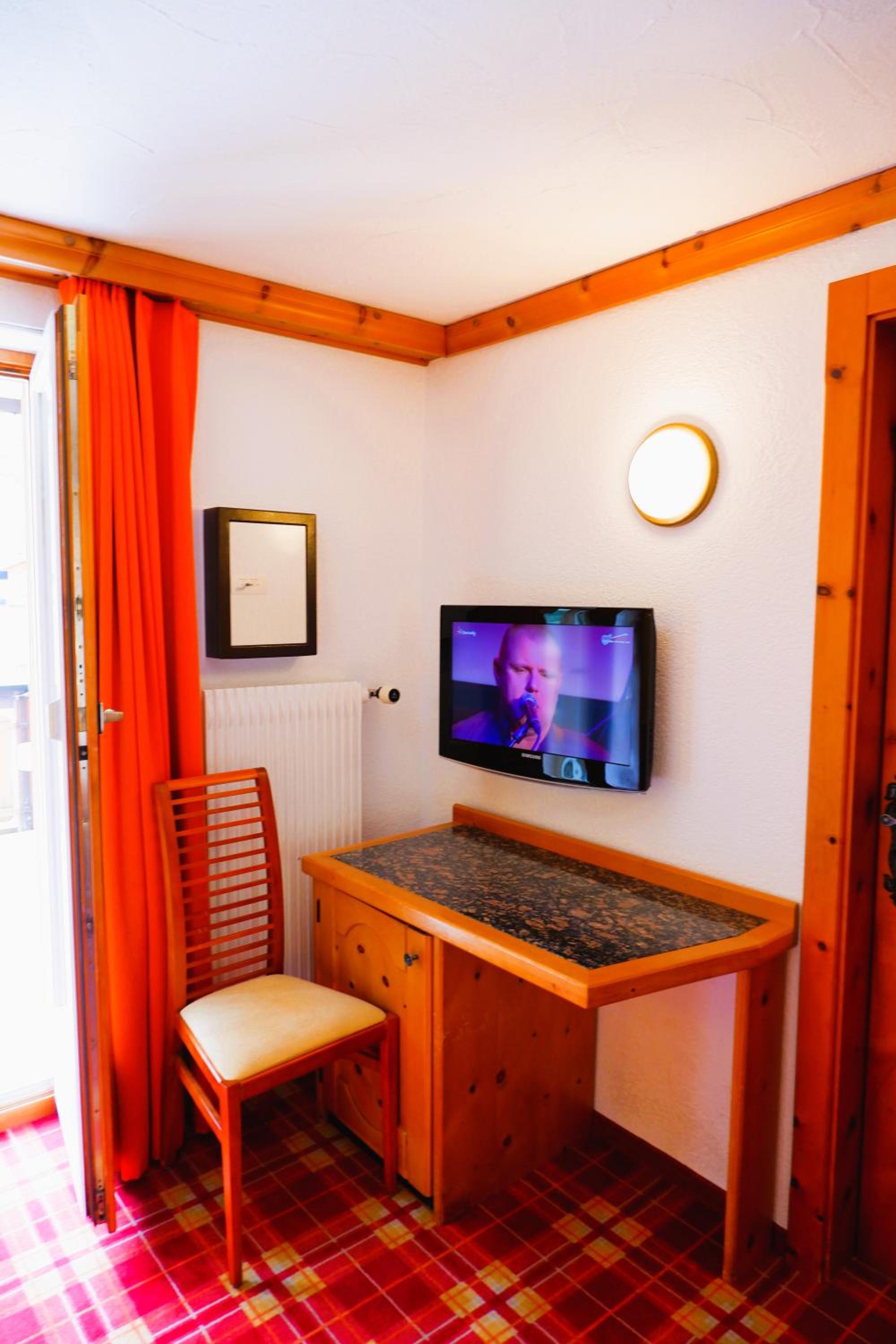 Single Room South with balcony photo 2