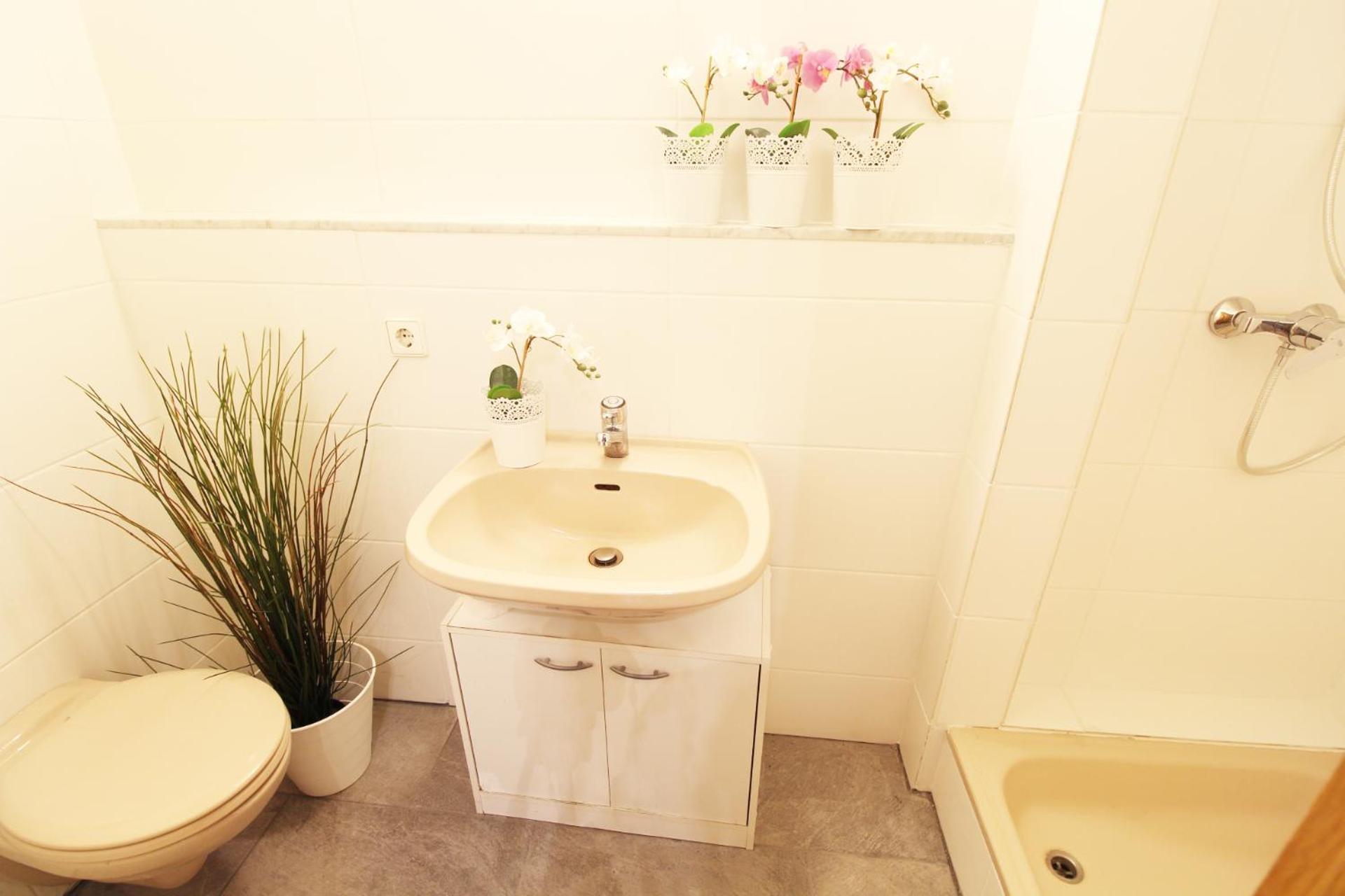 Family Room with Private Bathroom photo 3