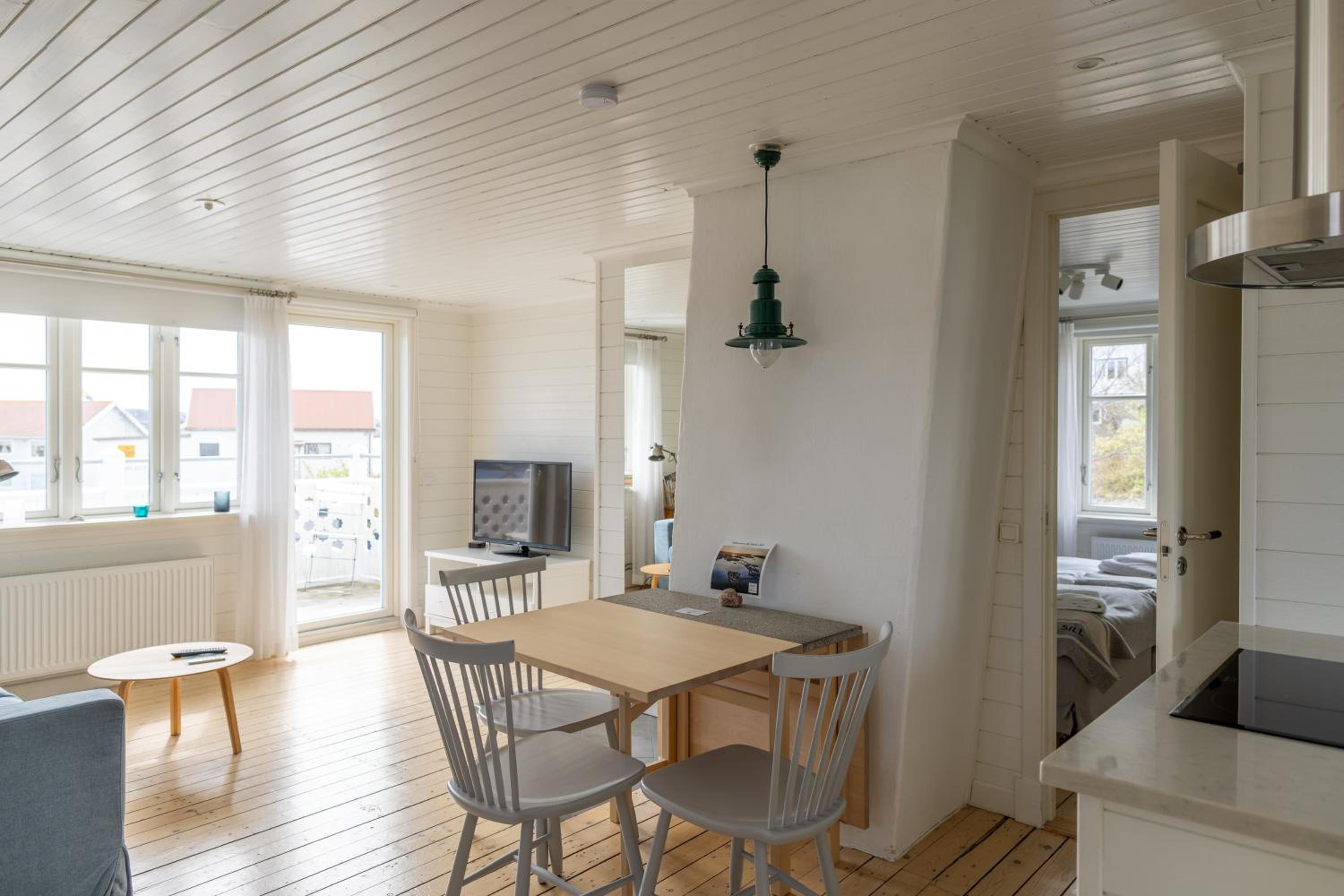 Apartment with Balcony photo 2