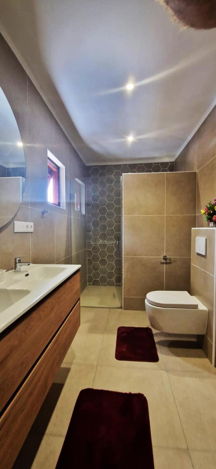 Two-Bedroom Apartment with Balcony and Sea View photo 3