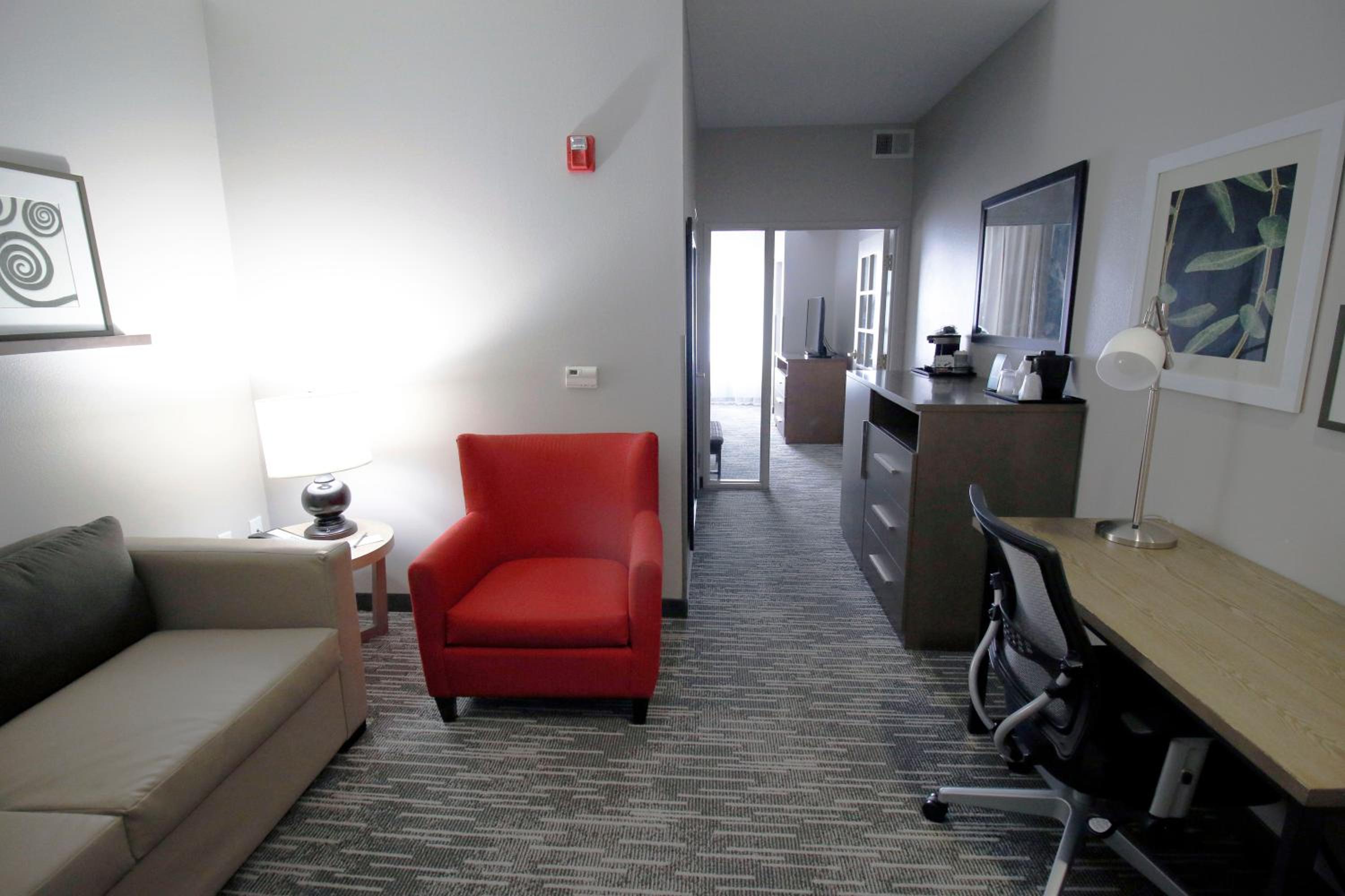 One-Bedroom King Suite - Disability Acces/Non-Smoking photo 2