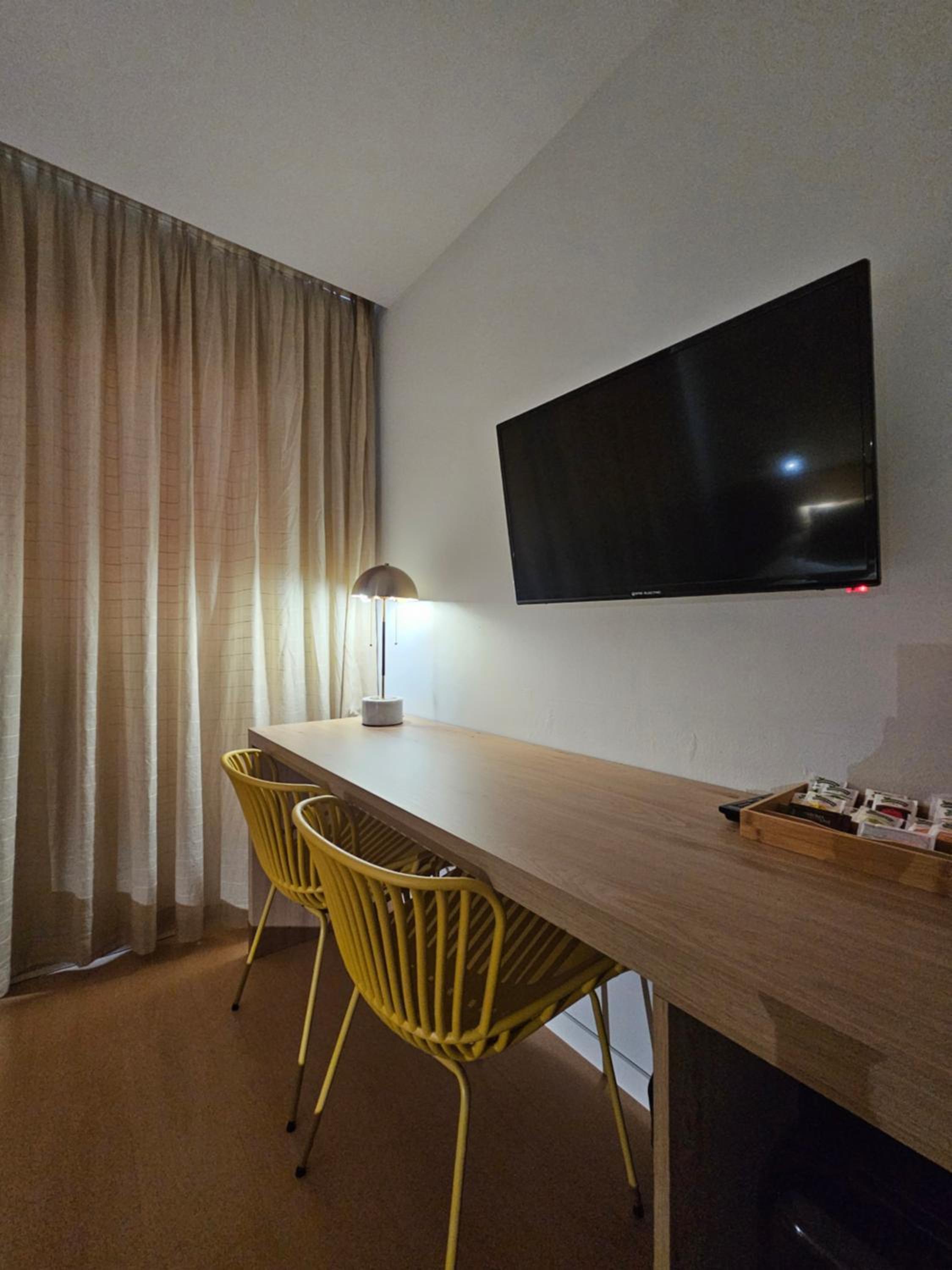 Premium Double Room - Photo 9